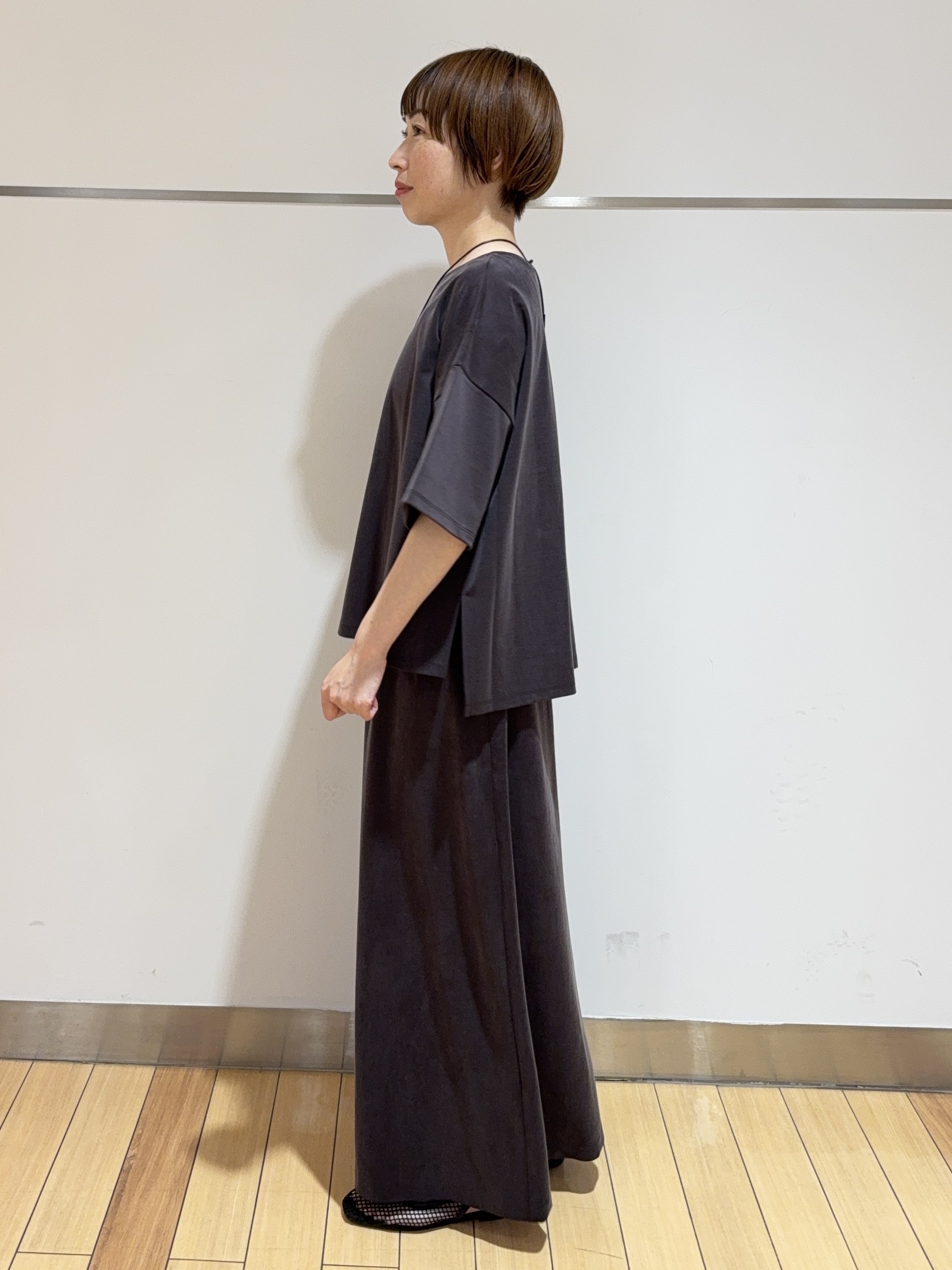 あやさんの「UNTITLED｜【きれいめTシャツ/セットアップ可】ヴィンテージライクプルオーバー」を使ったコーディネート