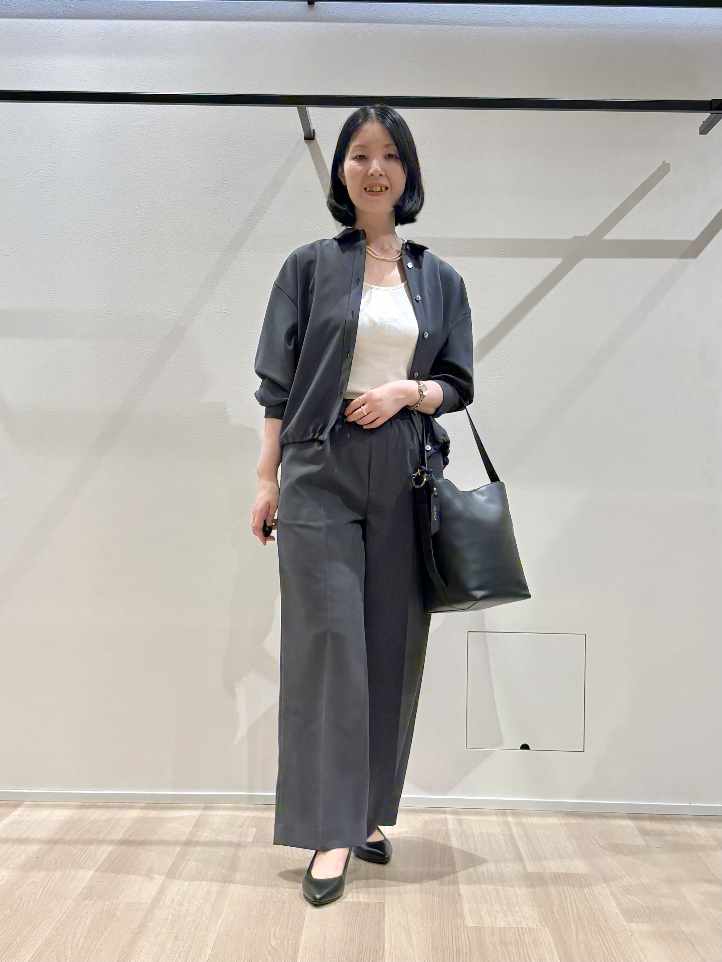 yさんの「UNTITLED｜【秋羽織り/セットアップ可/UVカット】エアリークールドロストシャツ」を使ったコーディネート