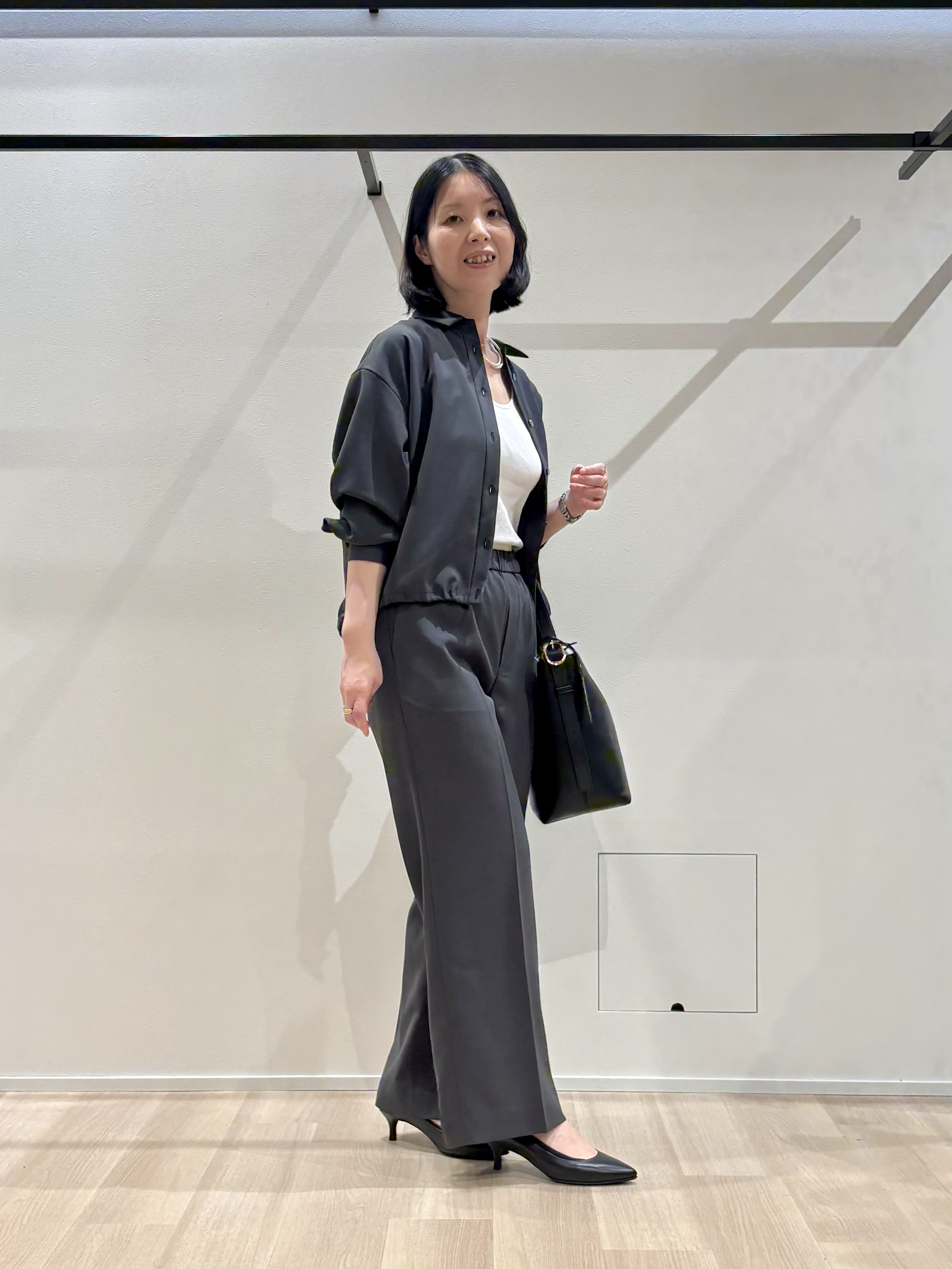yさんの「UNTITLED｜【秋羽織り/セットアップ可/UVカット】エアリークールドロストシャツ」を使ったコーディネート