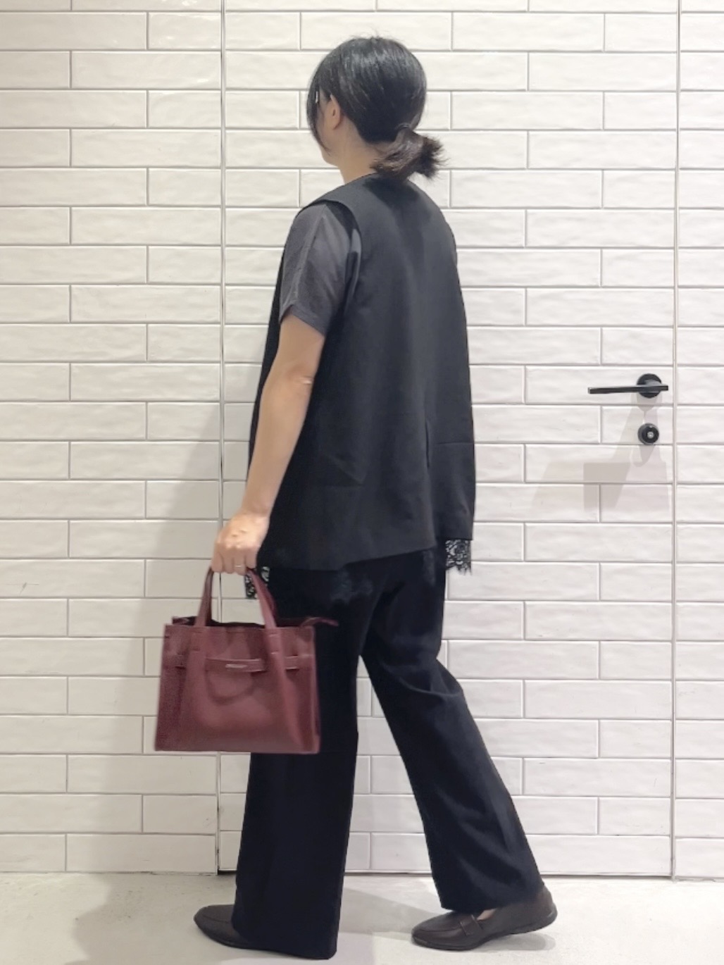 しおりさんの「OPAQUE.CLIP｜裾レースVネックジレ【2WAY ／洗濯機OK】」を使ったコーディネート