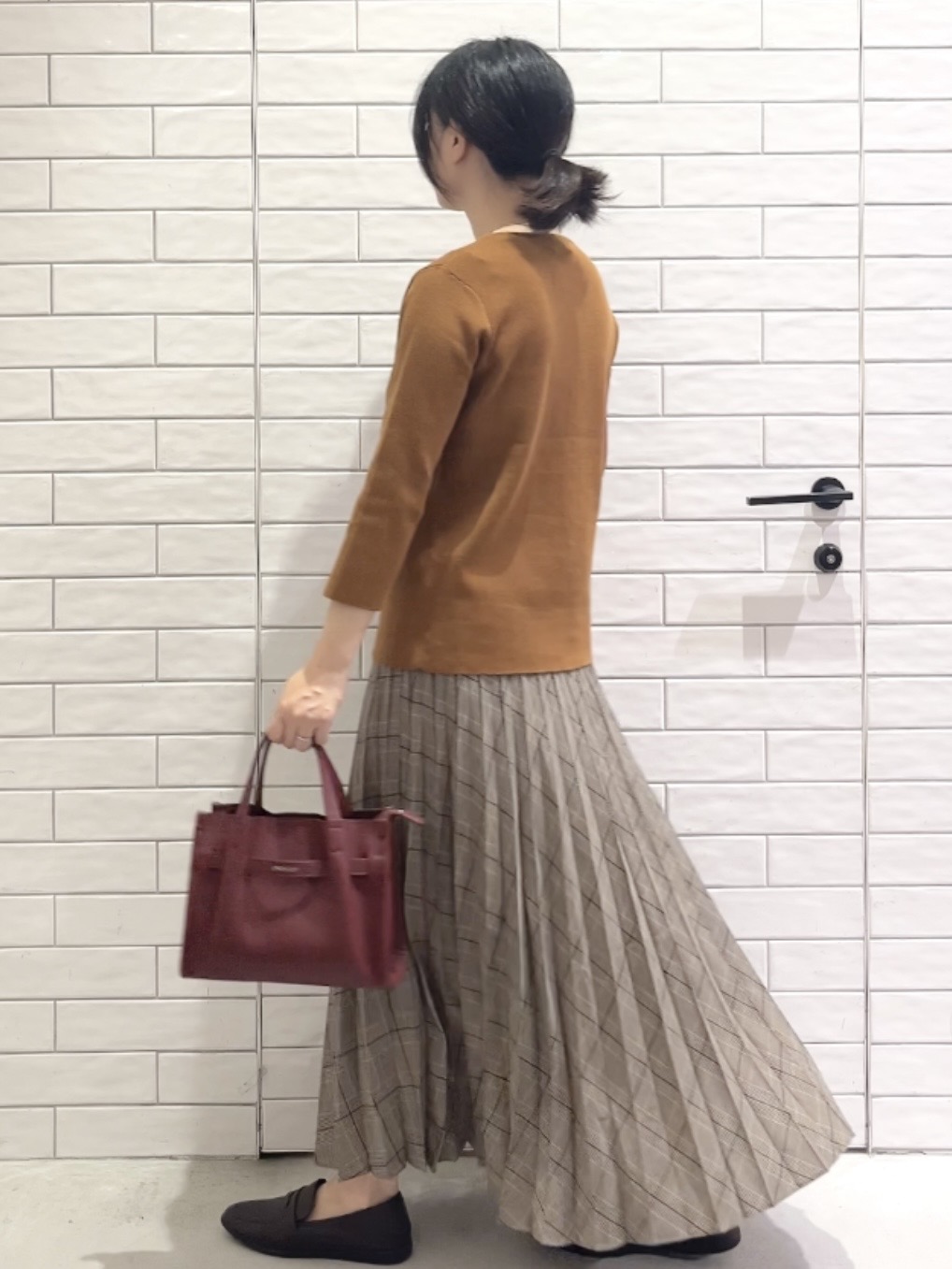 しおりさんの「OPAQUE.CLIP｜多ボタンデザインニット【洗濯機OK】」を使ったコーディネート