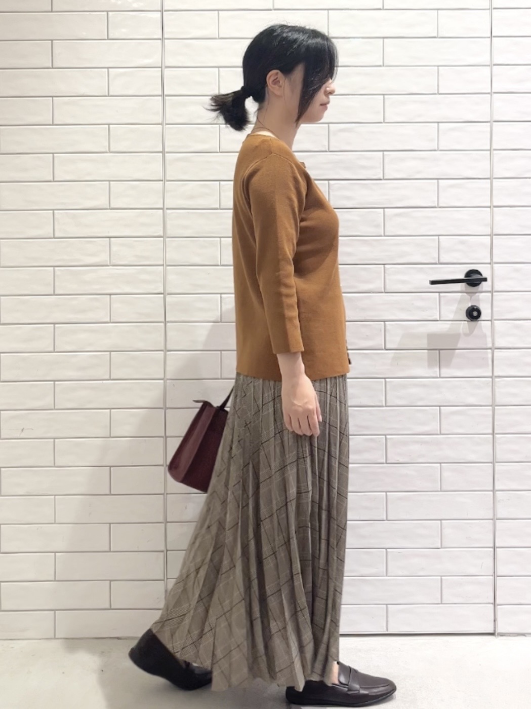 しおりさんの「OPAQUE.CLIP｜多ボタンデザインニット【洗濯機OK】」を使ったコーディネート
