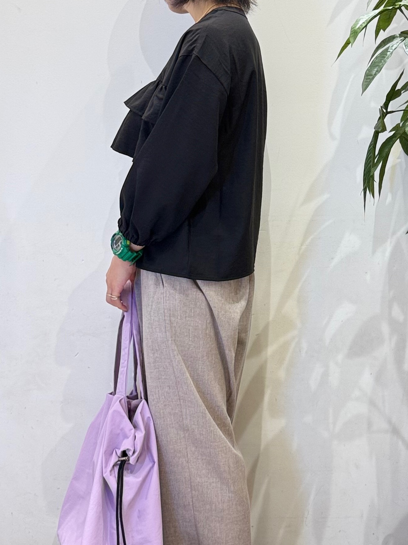 misakiさんの「SHOO･LA･RUE｜【S-LL/洗濯機可】1枚で華やか フロントティアードブラウス」を使ったコーディネート