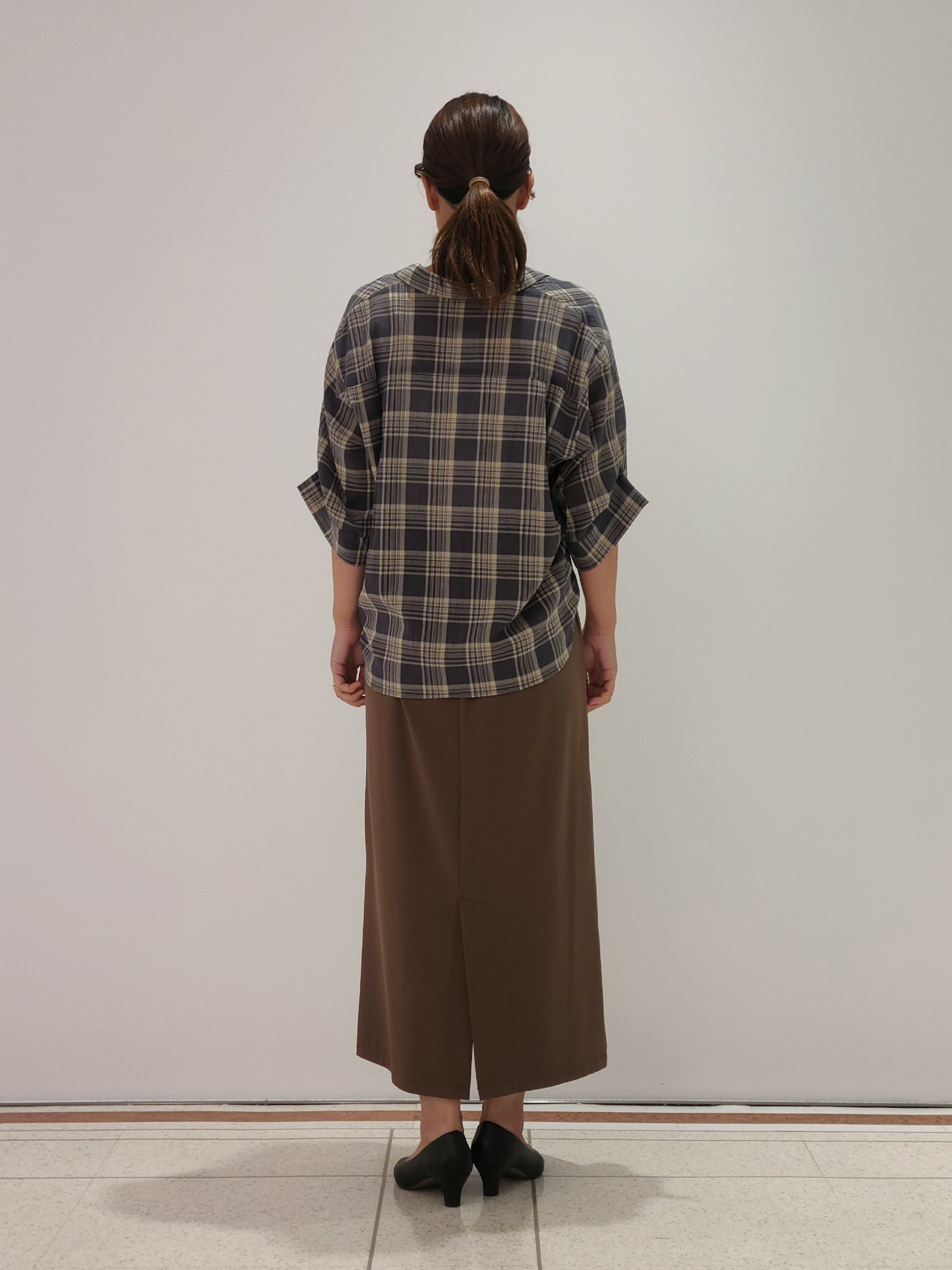 eriさんの「INDIVI｜【コットン100％／透け感／2WAY】袖アレンジ チェックシャツ」を使ったコーディネート