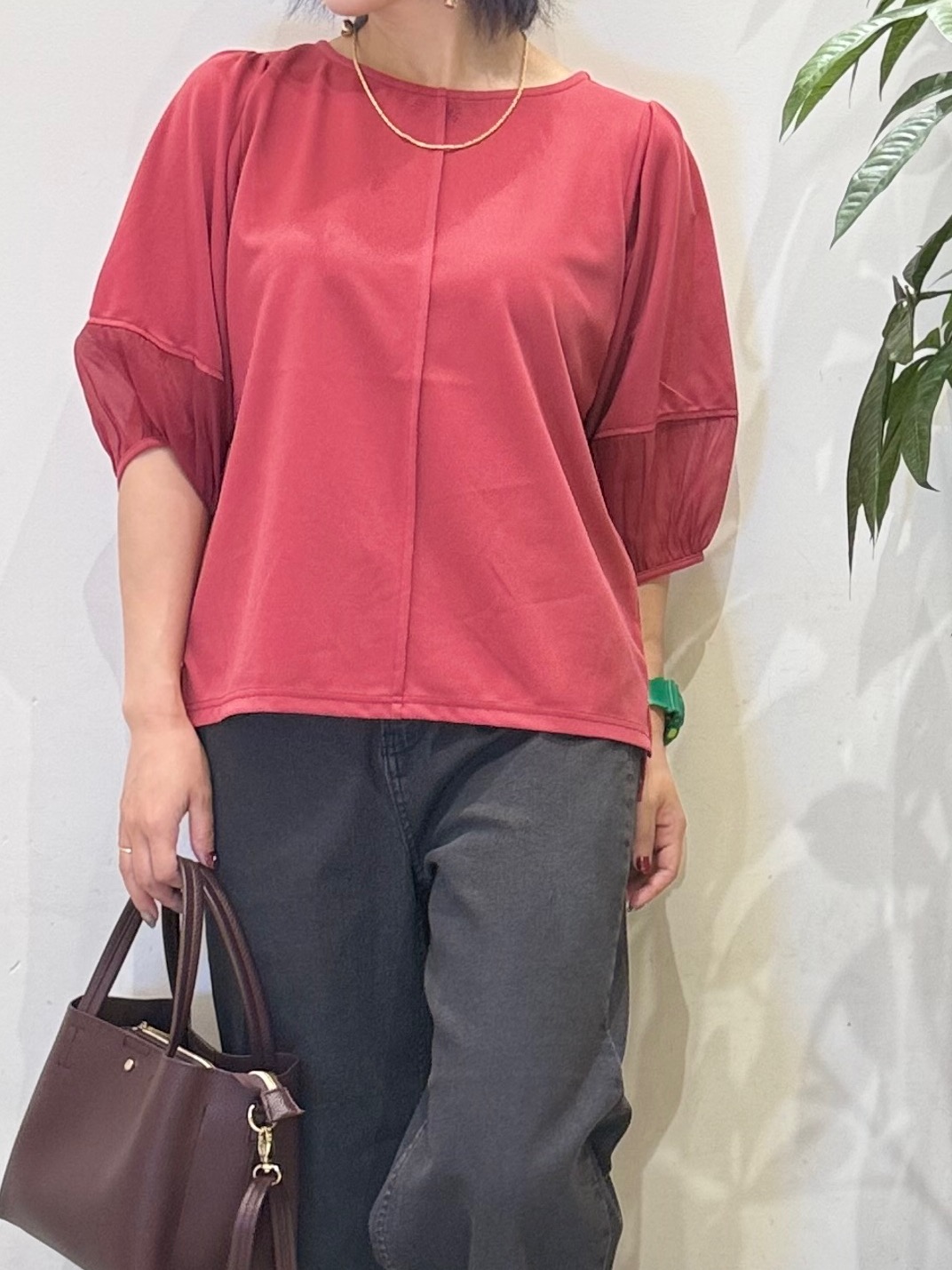 misakiさんの「SHOO･LA･RUE｜【洗濯機可/S-LL】ほんのり透ける 大人のお袖シアー切り替え　ラウンドネックプルオーバー」を使ったコーディネート