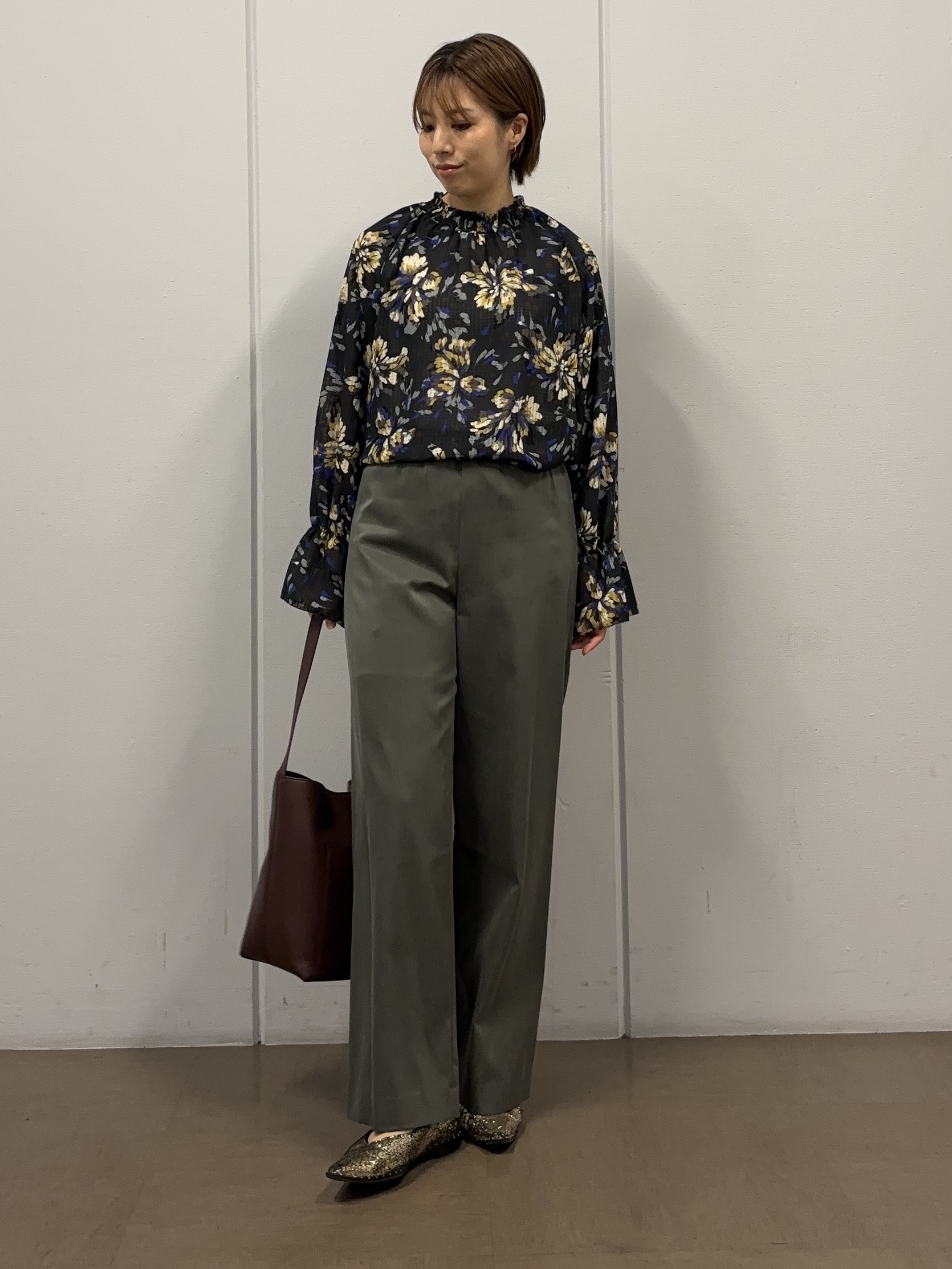 tsujiさんの「UNTITLED｜フラワープリントブラウス」を使ったコーディネート