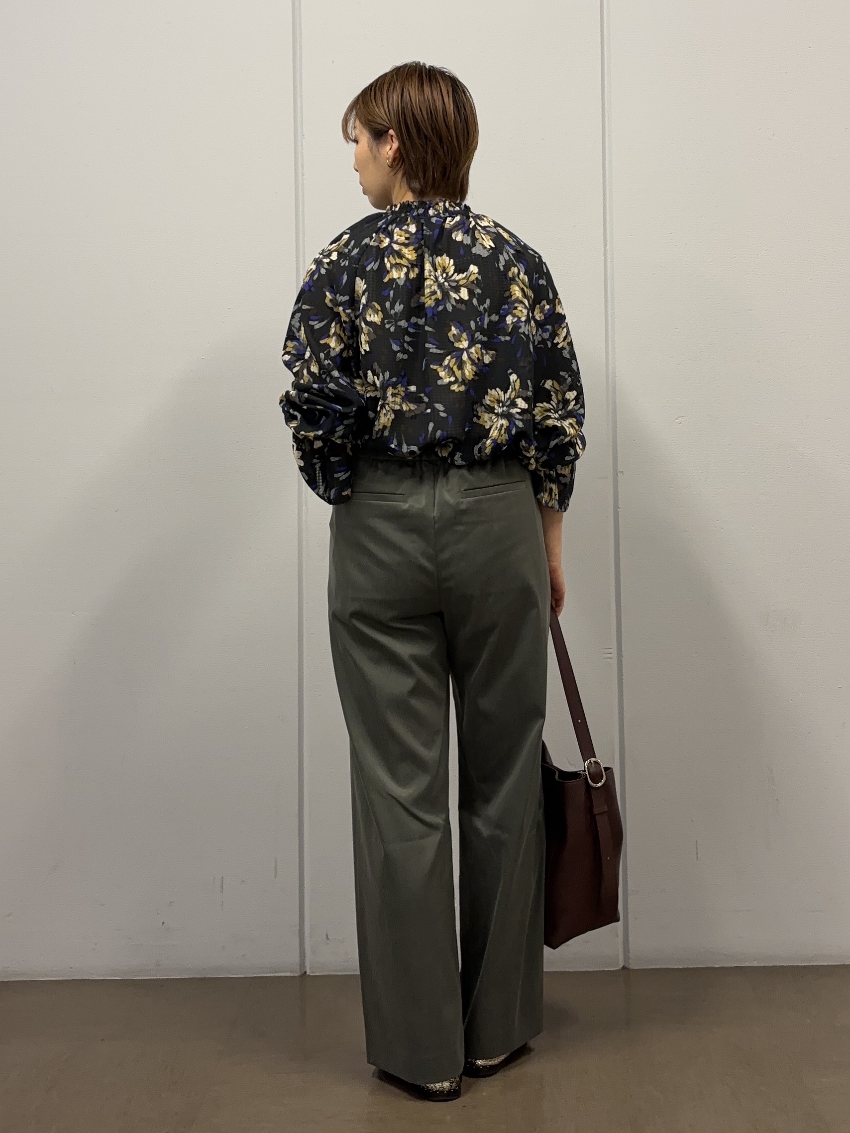 tsujiさんの「UNTITLED｜フラワープリントブラウス」を使ったコーディネート