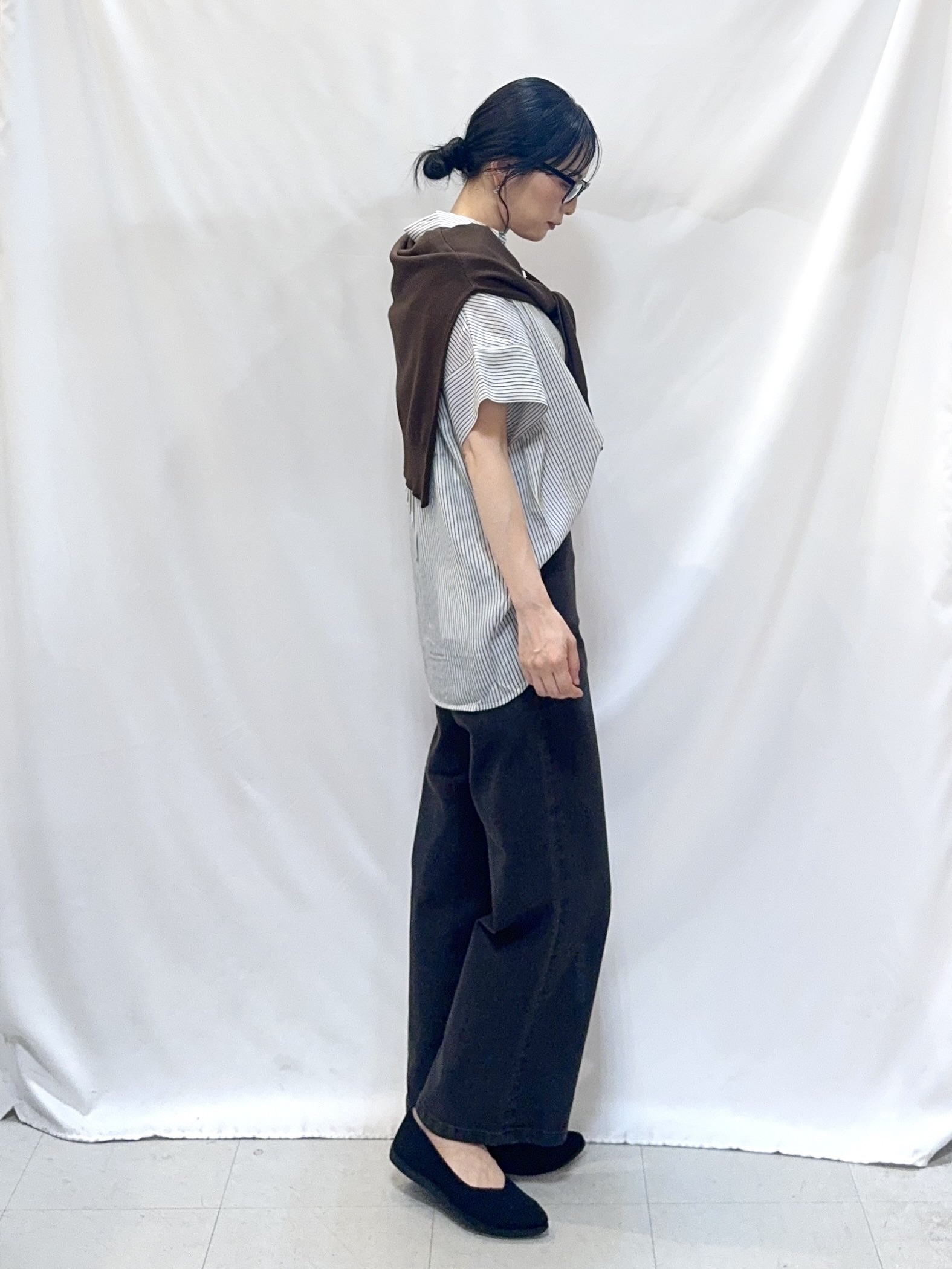 𝐇𝐢𝐫𝐨𝐦𝐢さんの「SHOO･LA･RUE｜【S-LL/洗濯機可】フロントが目を引く 大人レースカーディガン」を使ったコーディネート