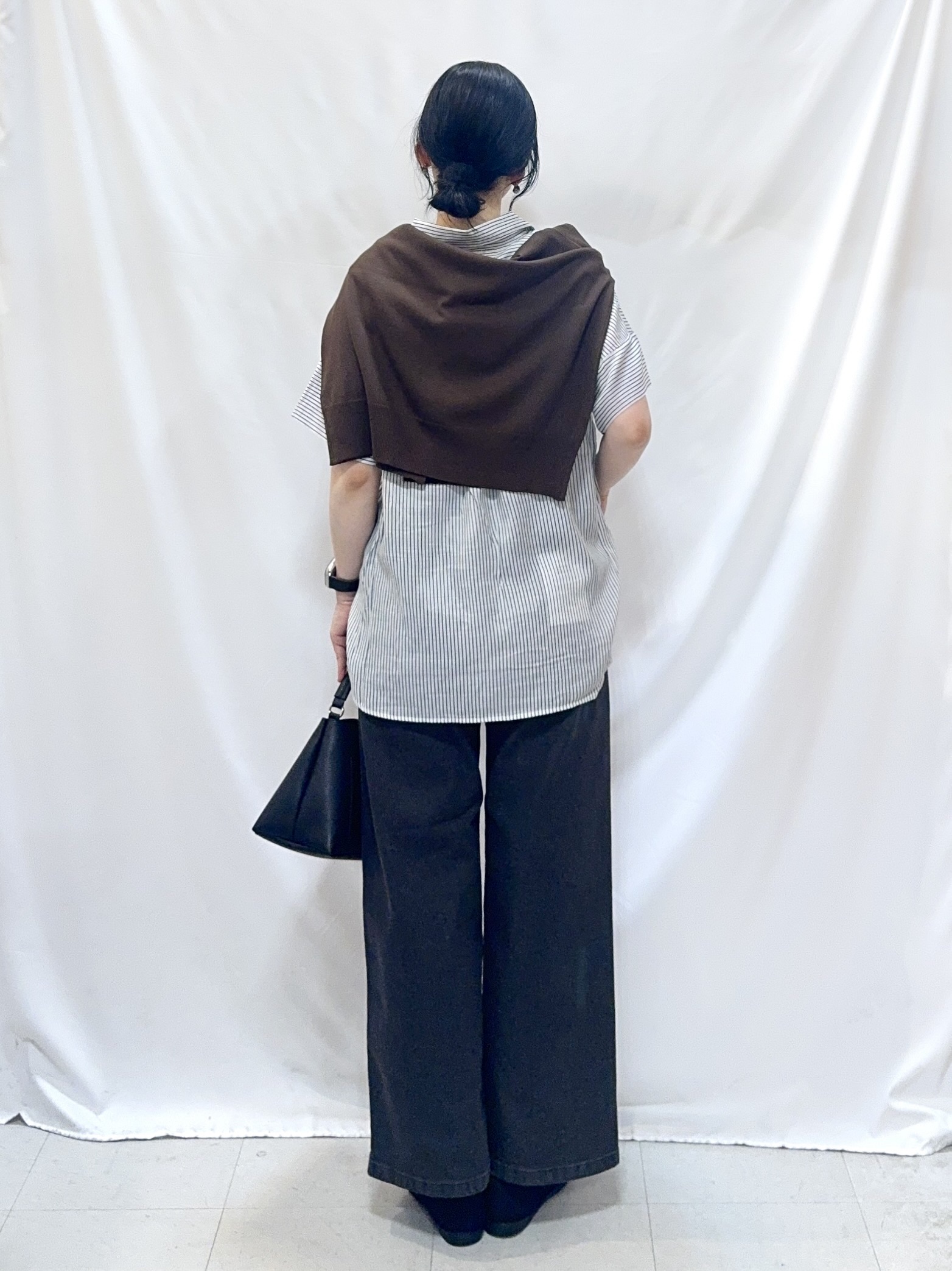 𝐇𝐢𝐫𝐨𝐦𝐢さんの「SHOO･LA･RUE｜【S-LL/洗濯機可】フロントが目を引く 大人レースカーディガン」を使ったコーディネート