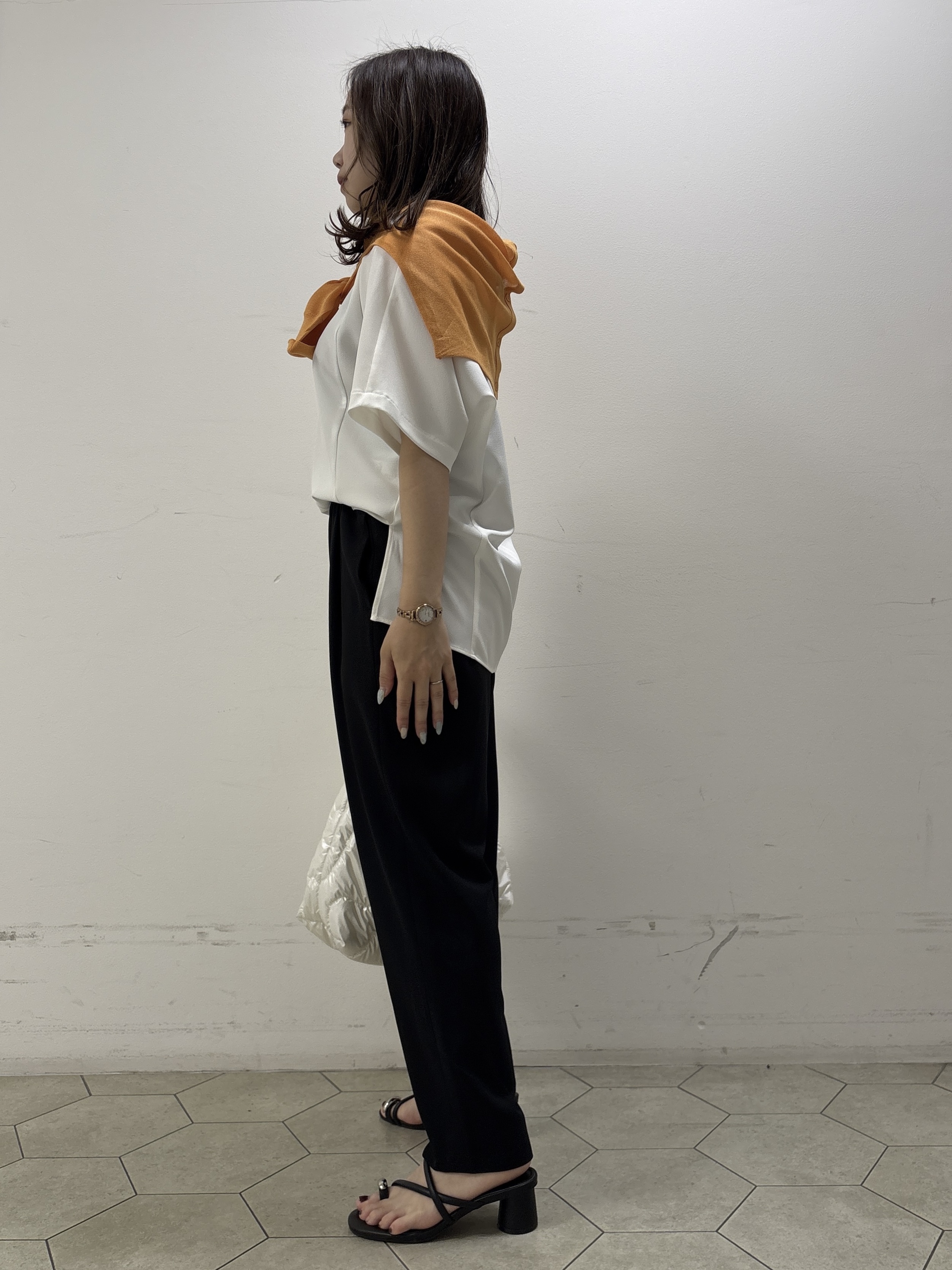 kahoさんの「INDIVI｜【体型＆二の腕カバー/着る日傘】ドルマントップス」を使ったコーディネート