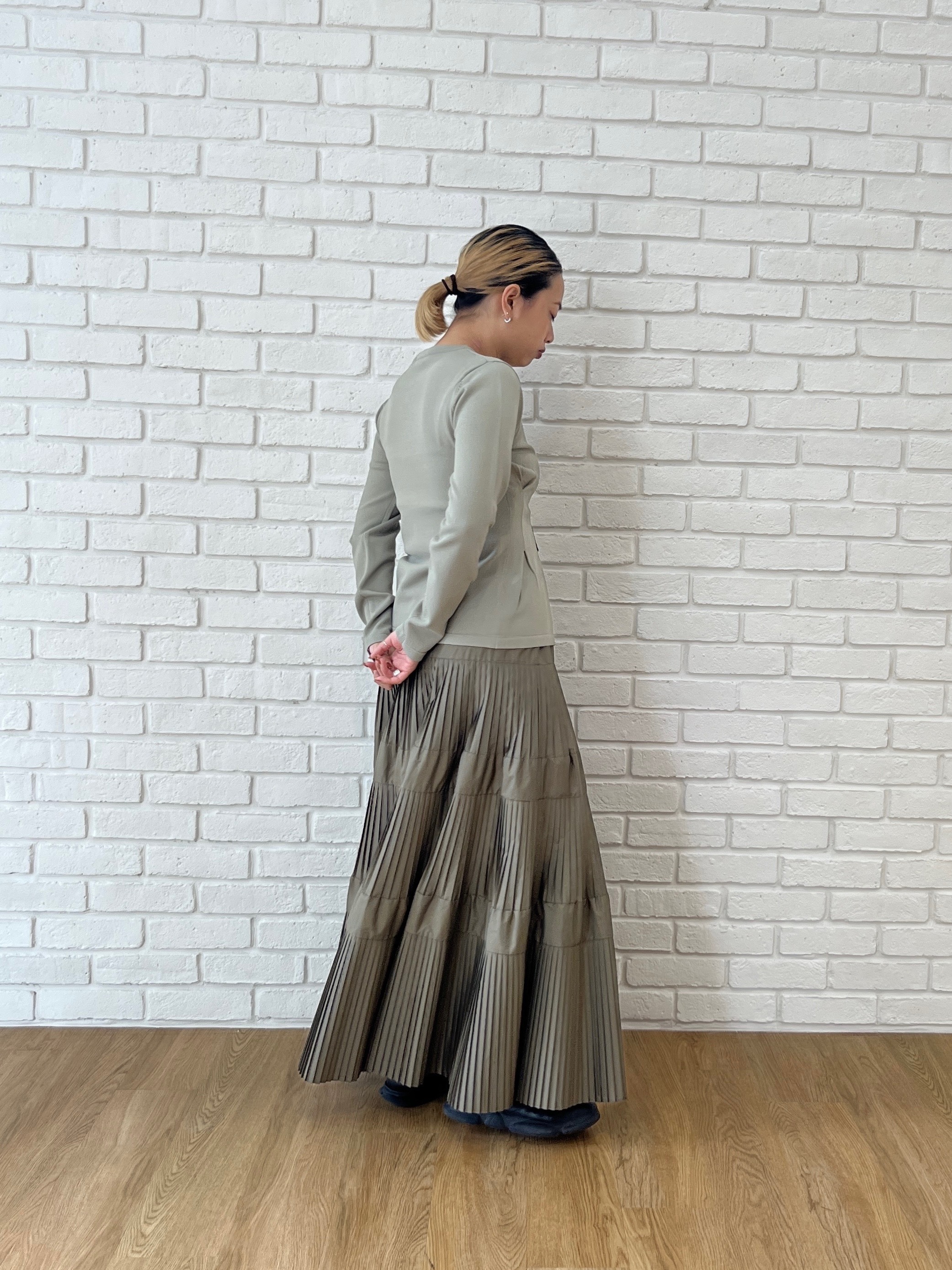 Harukaさんの「INDIVI｜ティアードプリーツスカート」を使ったコーディネート