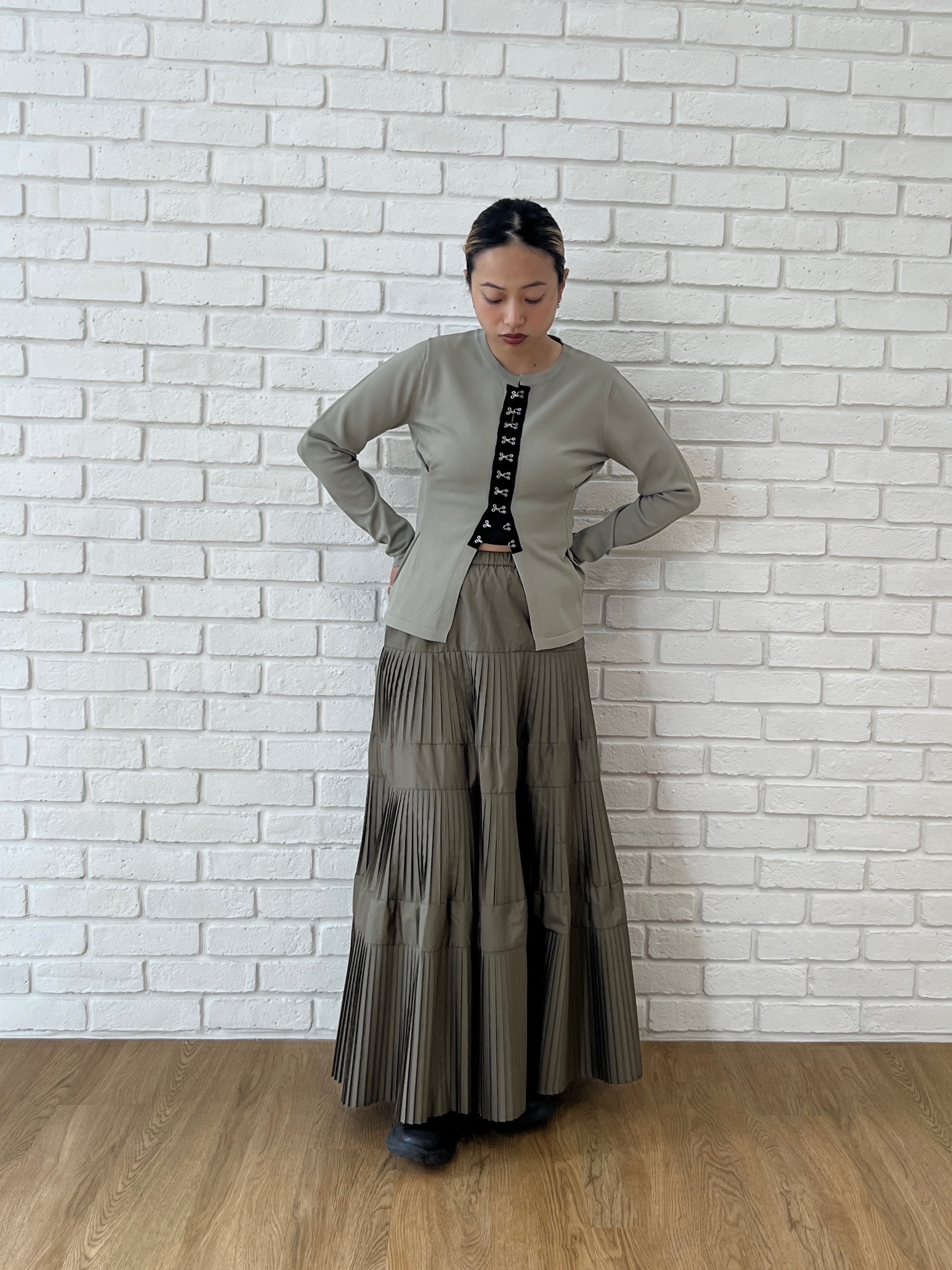 Harukaさんの「INDIVI｜ティアードプリーツスカート」を使ったコーディネート