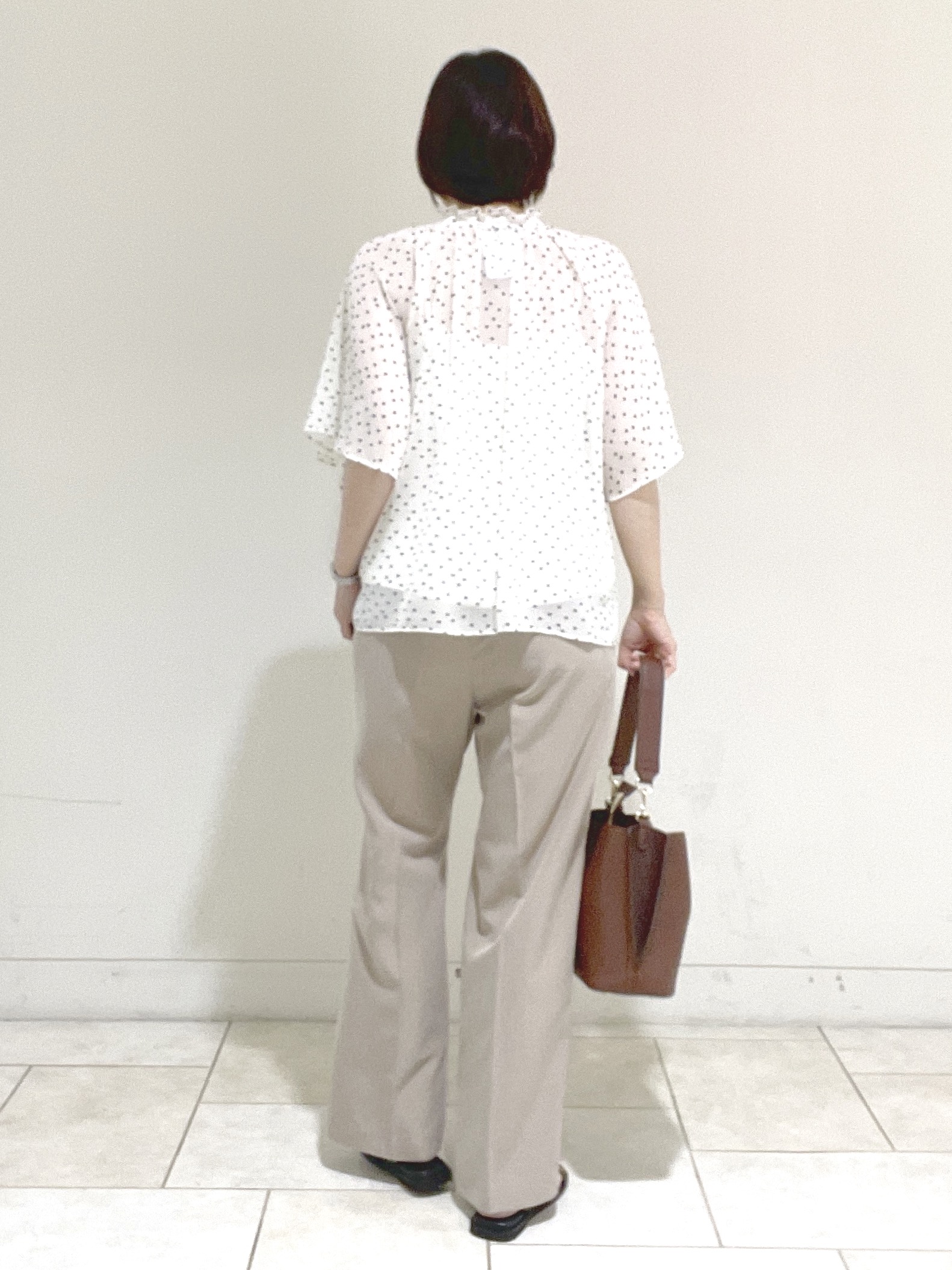 フミさんの「Reflect｜【セットアップ／手洗い可】ドット柄シアーブラウス」を使ったコーディネート