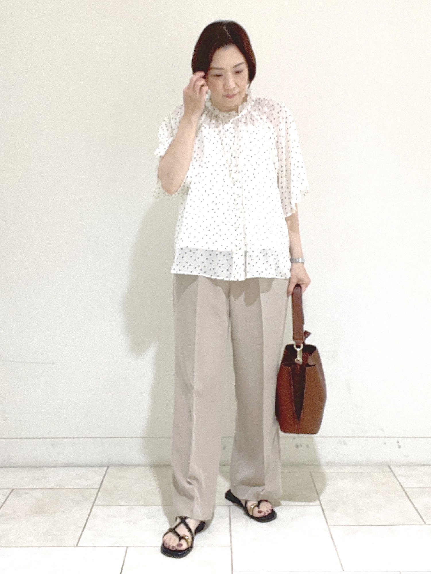 フミさんの「Reflect｜【セットアップ／手洗い可】ドット柄シアーブラウス」を使ったコーディネート