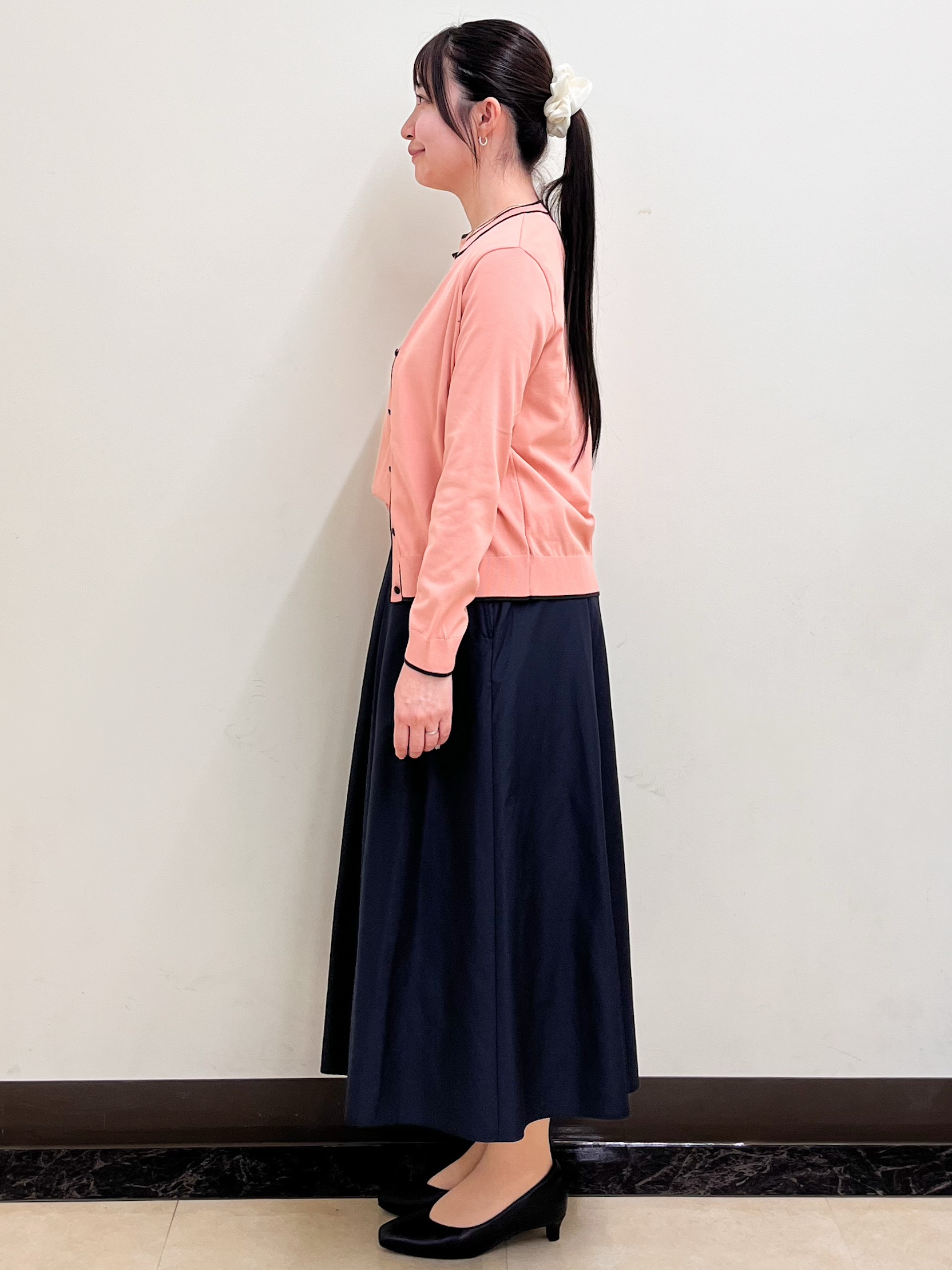 mikikoさんの「Reflect｜【UVカット／アンサンブル／手洗い可】バイカラーニットカーディガン」を使ったコーディネート