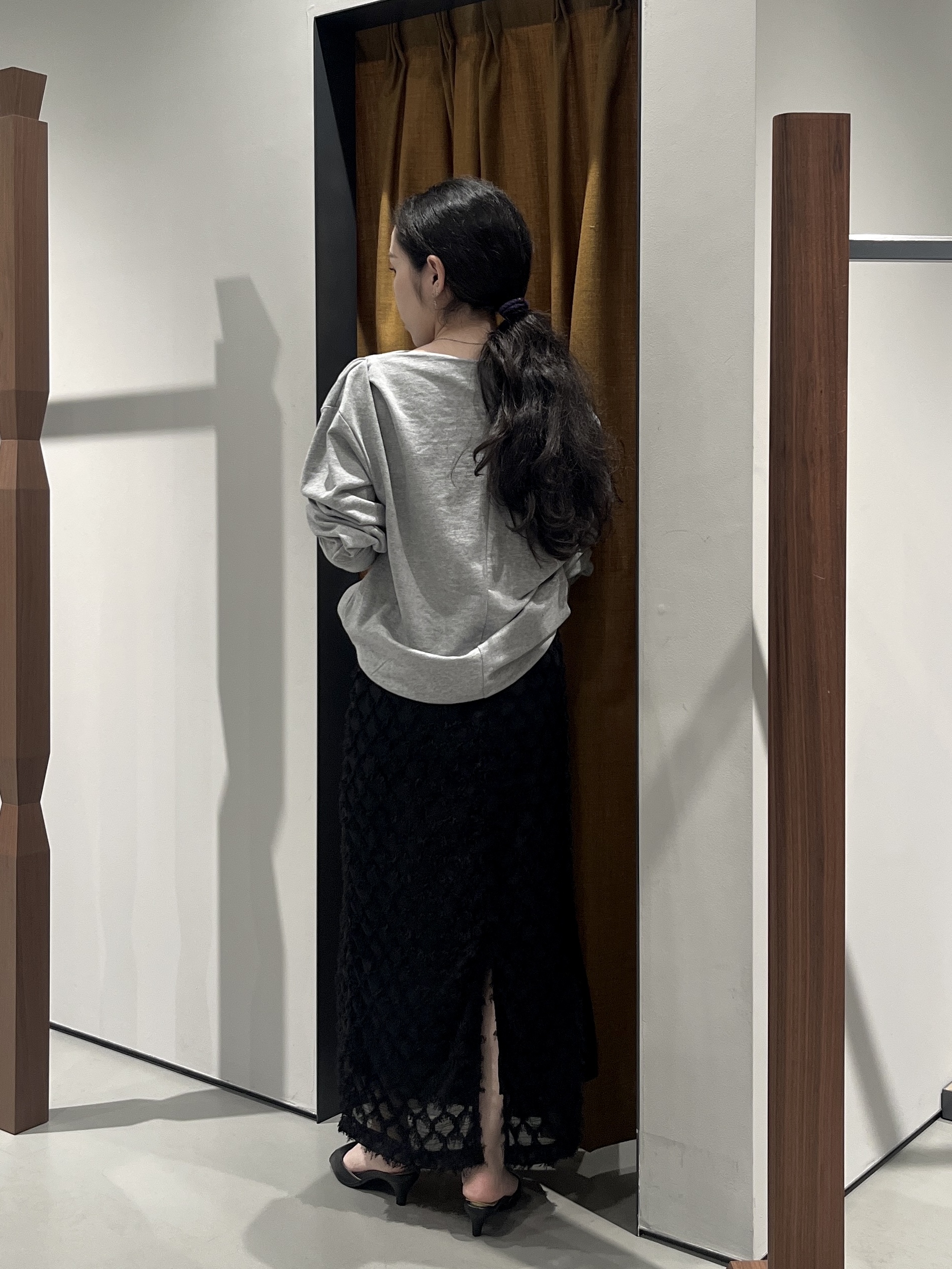 Uminoさんの「INDIVI｜裏毛オフショルカットソー」を使ったコーディネート