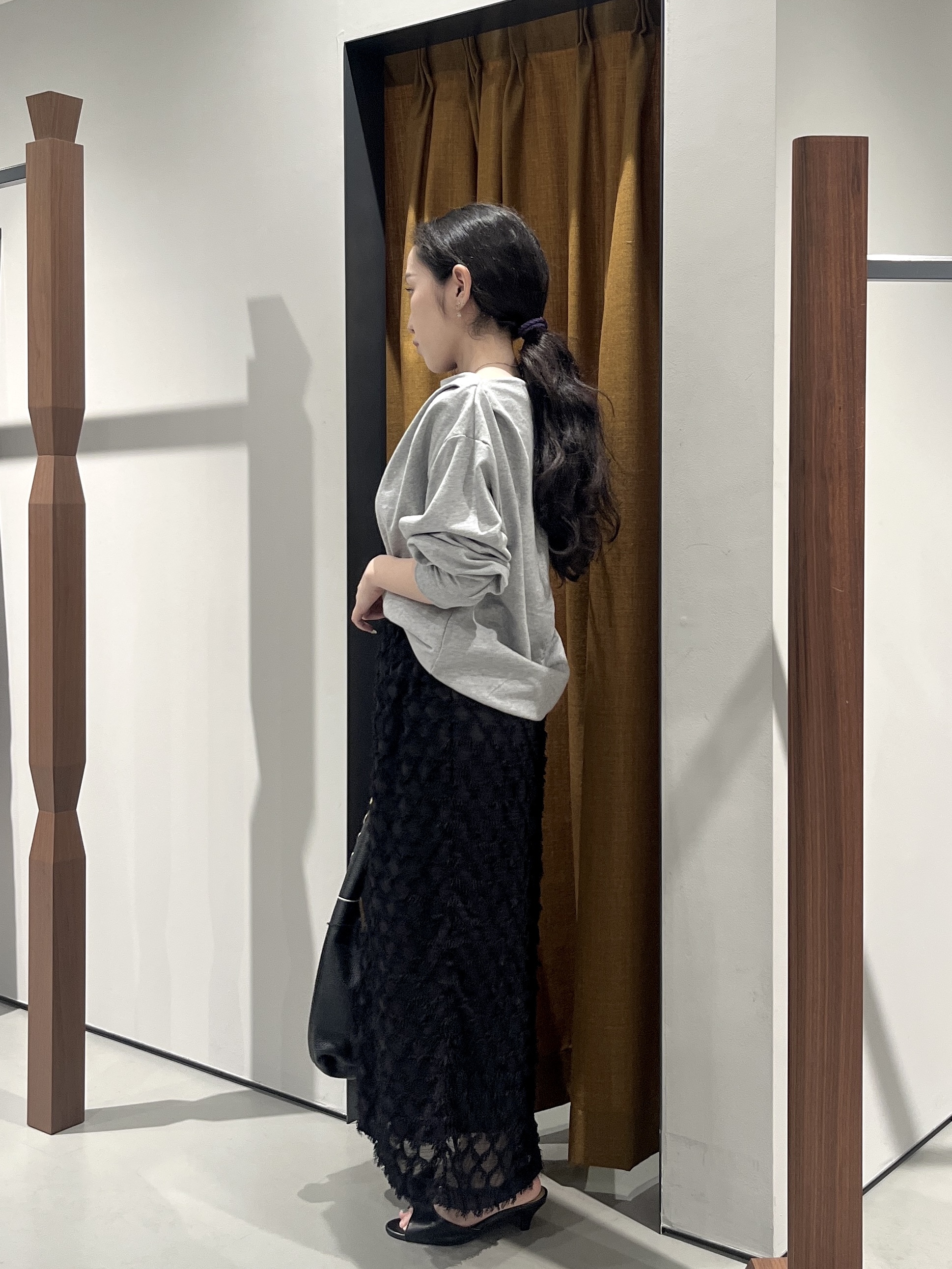 Uminoさんの「INDIVI｜裏毛オフショルカットソー」を使ったコーディネート