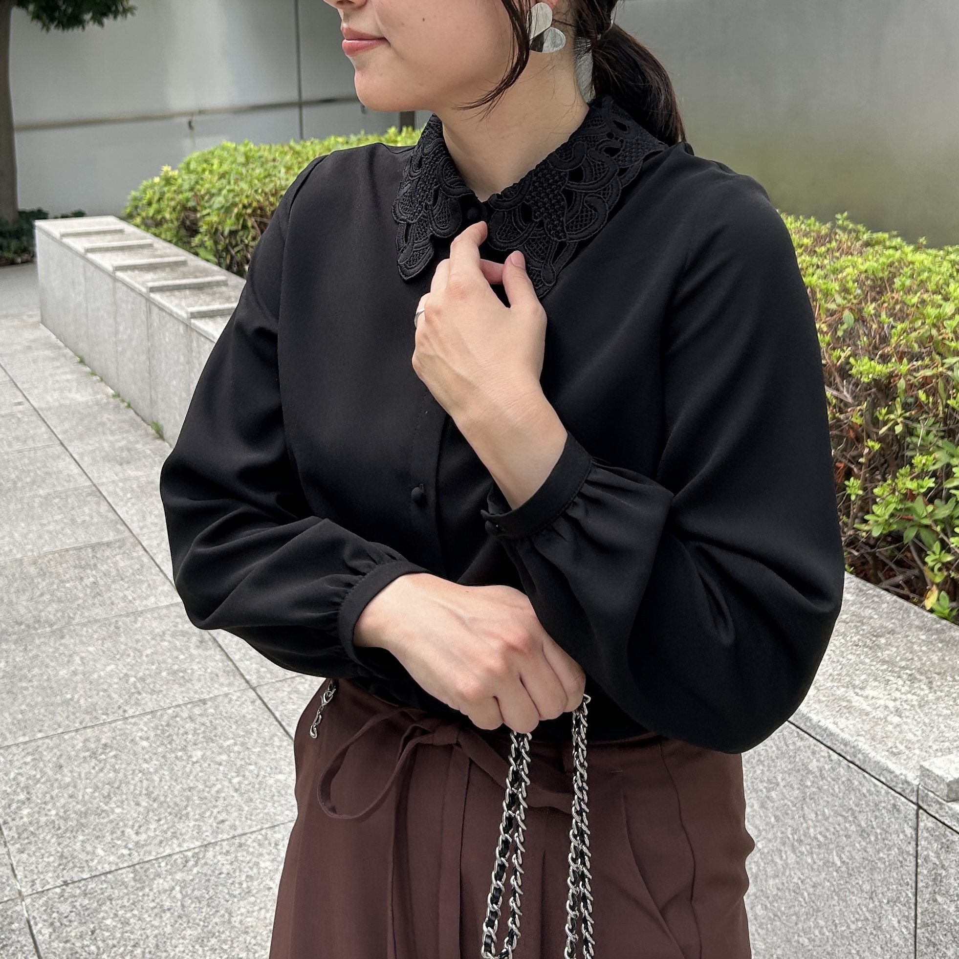 shinoさんの「Couture brooch｜【接触冷感・UVカット・チャーム付】とろみリネンライクパンツ」を使ったコーディネート