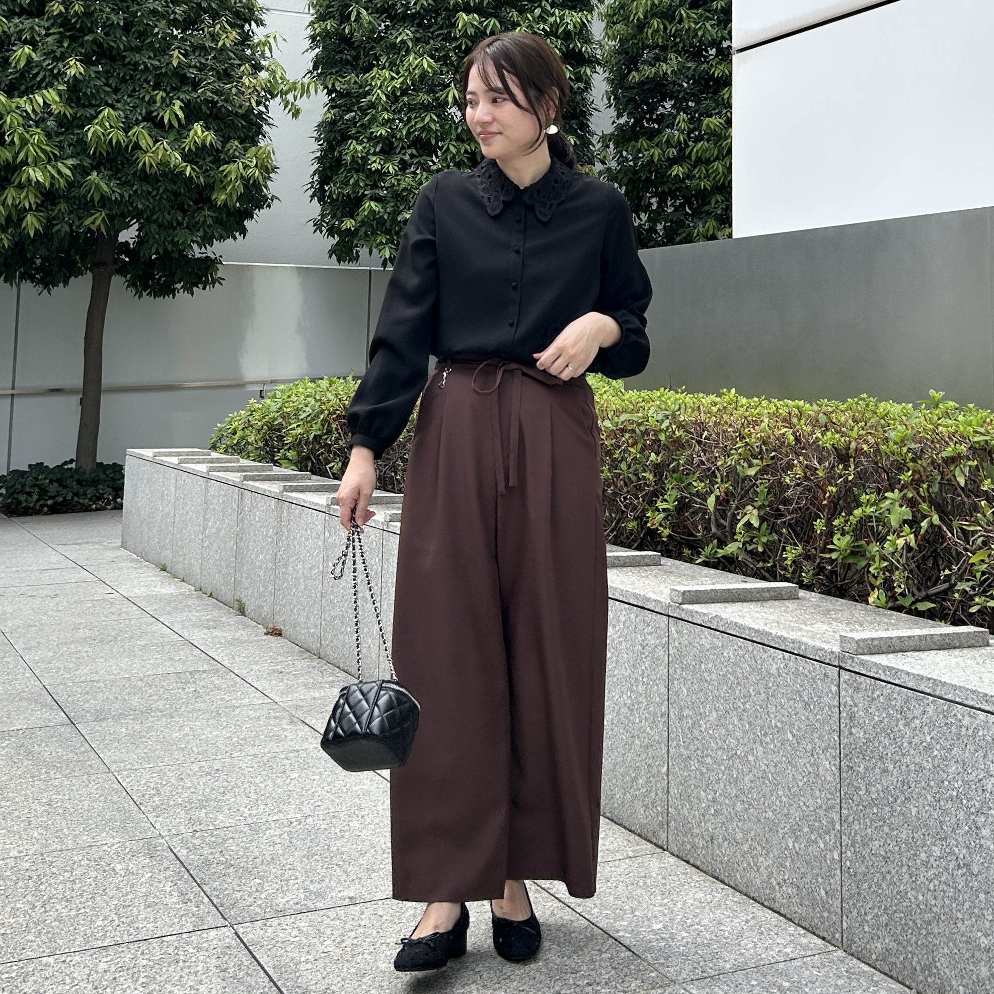 shinoさんの「Couture brooch｜【接触冷感・UVカット・チャーム付】とろみリネンライクパンツ」を使ったコーディネート