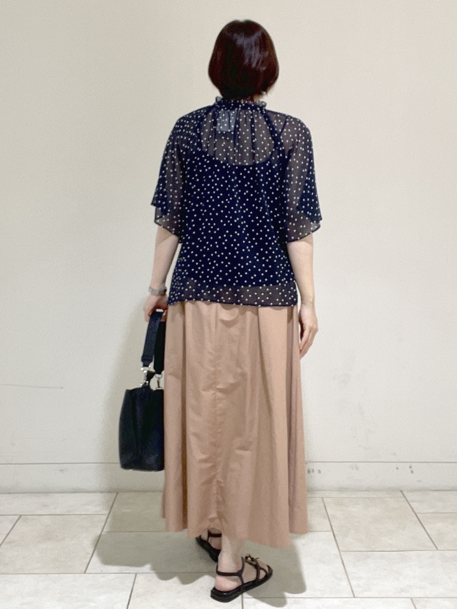 フミさんの「Reflect｜【セットアップ／手洗い可】ドット柄シアーブラウス」を使ったコーディネート