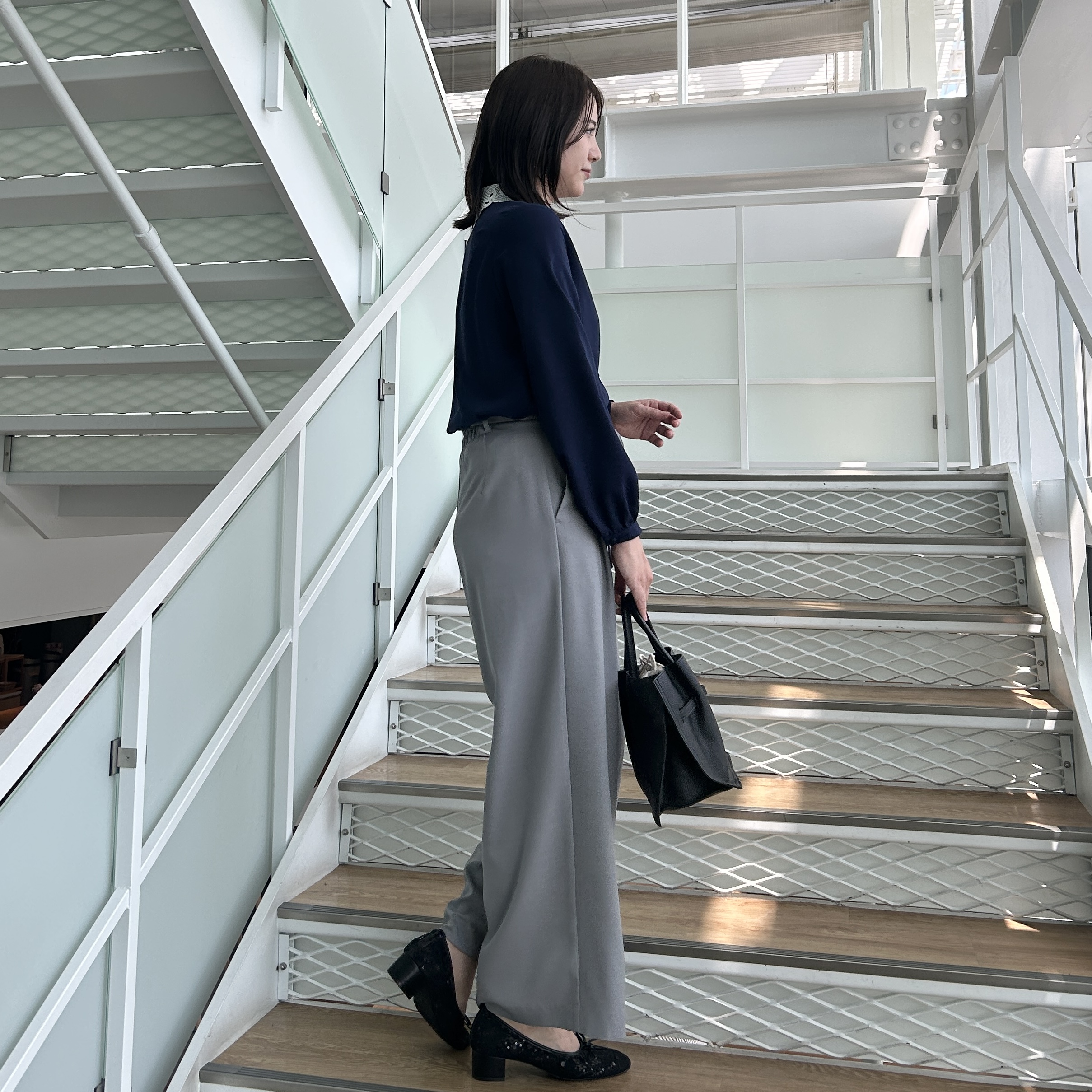 shinoさんの「Couture brooch｜【接触冷感・UVカット・チャーム付】とろみリネンライクパンツ」を使ったコーディネート