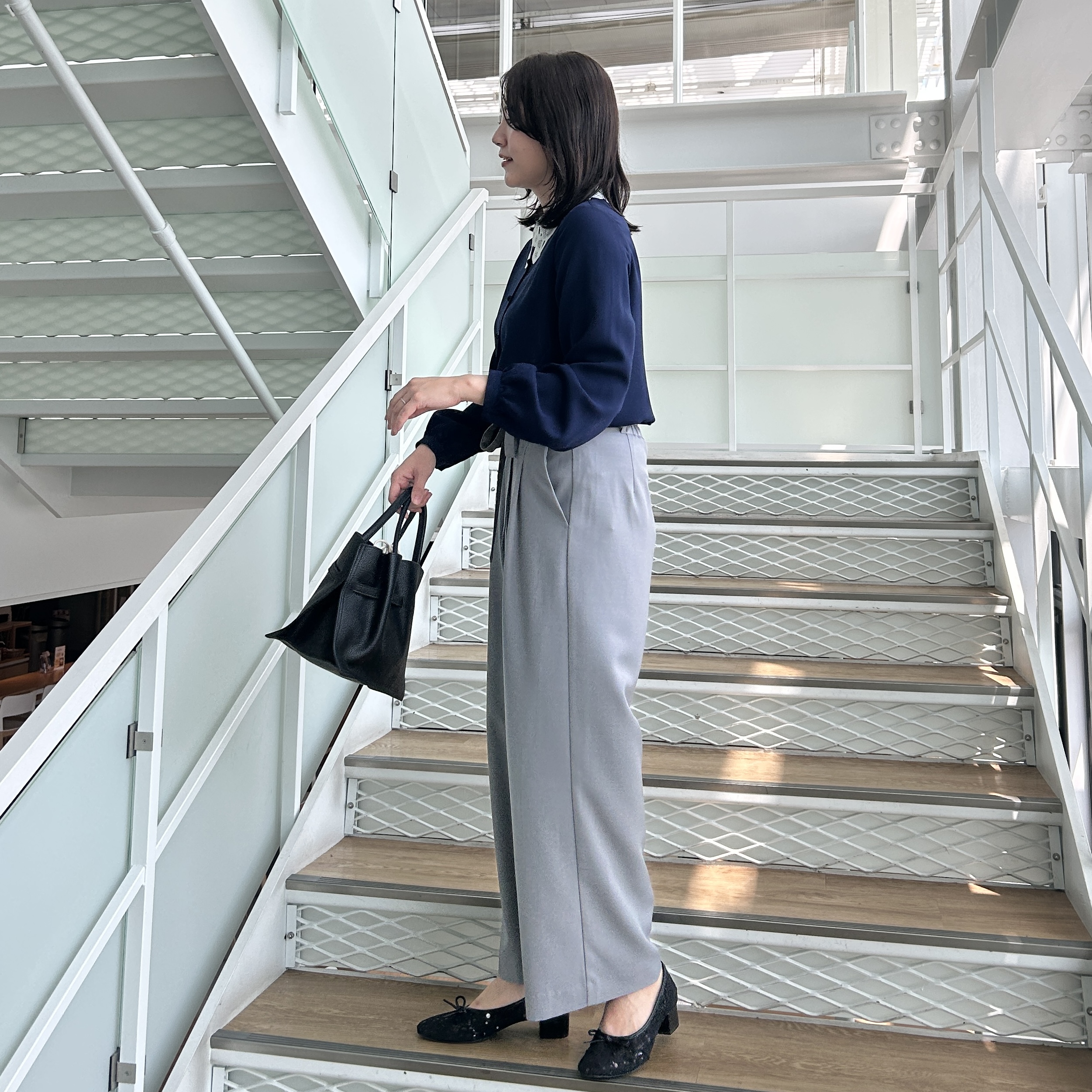 shinoさんの「Couture brooch｜【接触冷感・UVカット・チャーム付】とろみリネンライクパンツ」を使ったコーディネート