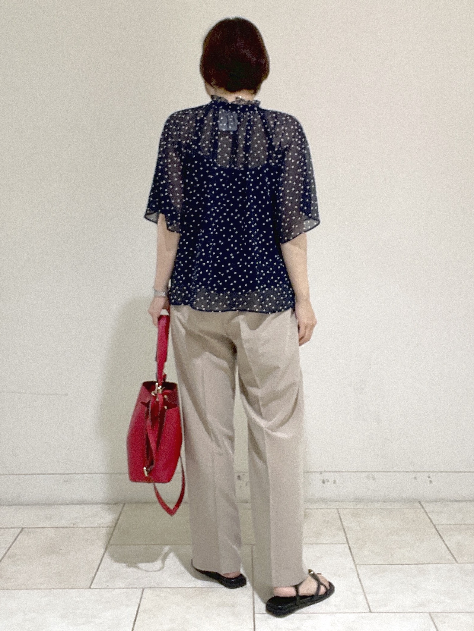 フミさんの「Reflect｜【セットアップ／手洗い可】ドット柄シアーブラウス」を使ったコーディネート