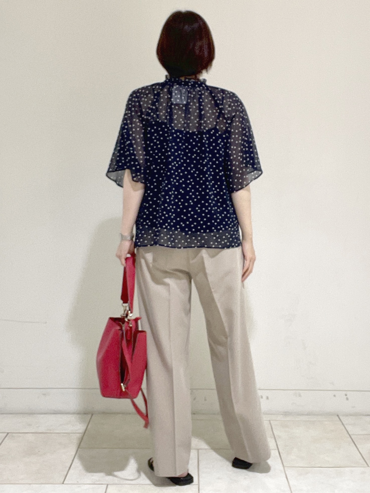 フミさんの「Reflect｜【セットアップ／手洗い可】ドット柄シアーブラウス」を使ったコーディネート