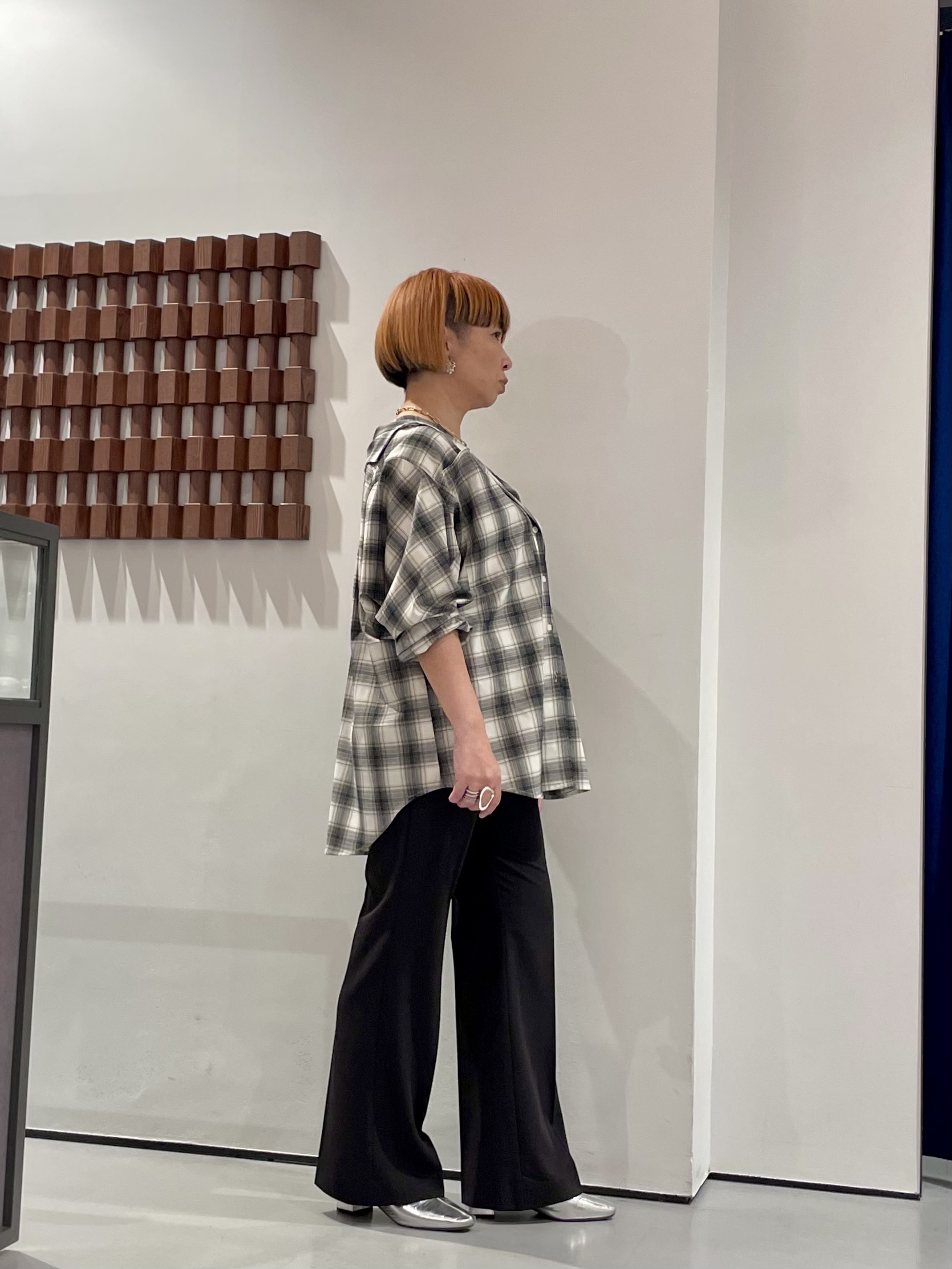 KOUさんの「INDIVI｜タイムレスフォルムシャツ」を使ったコーディネート