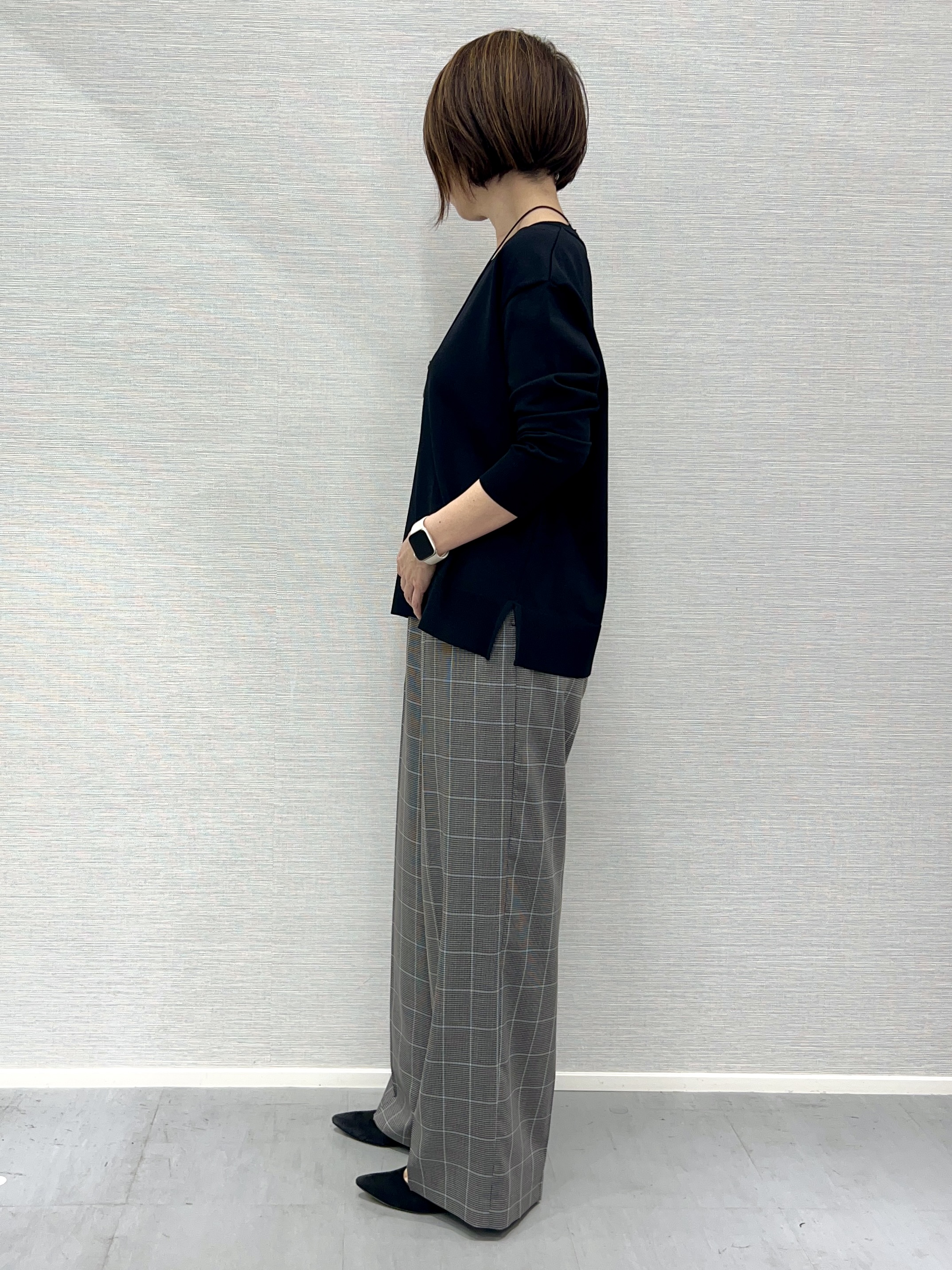 Shinakoさんの「UNTITLED｜ドライタッチVネックニットプルオーバー」を使ったコーディネート