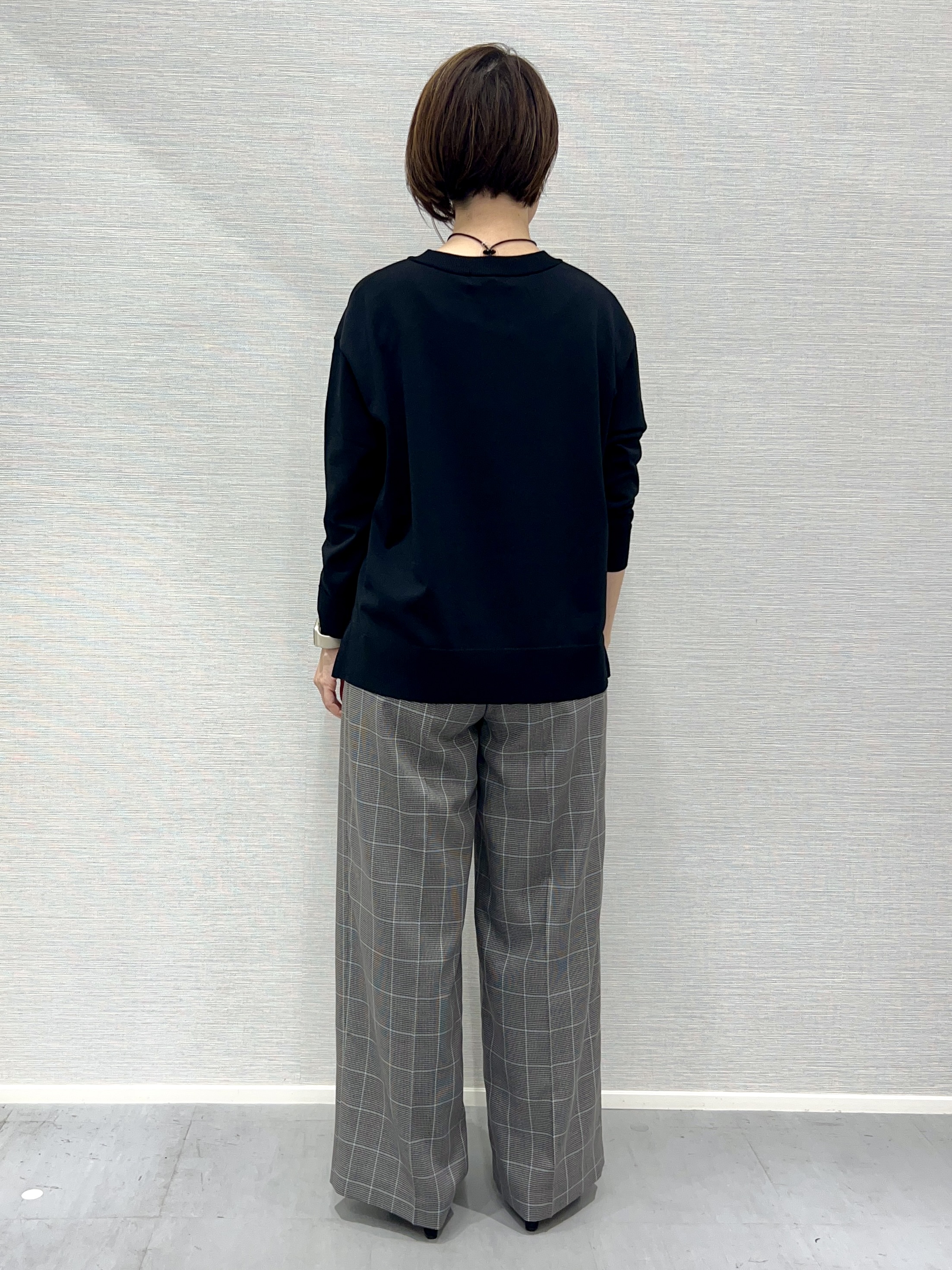 Shinakoさんの「UNTITLED｜ドライタッチVネックニットプルオーバー」を使ったコーディネート