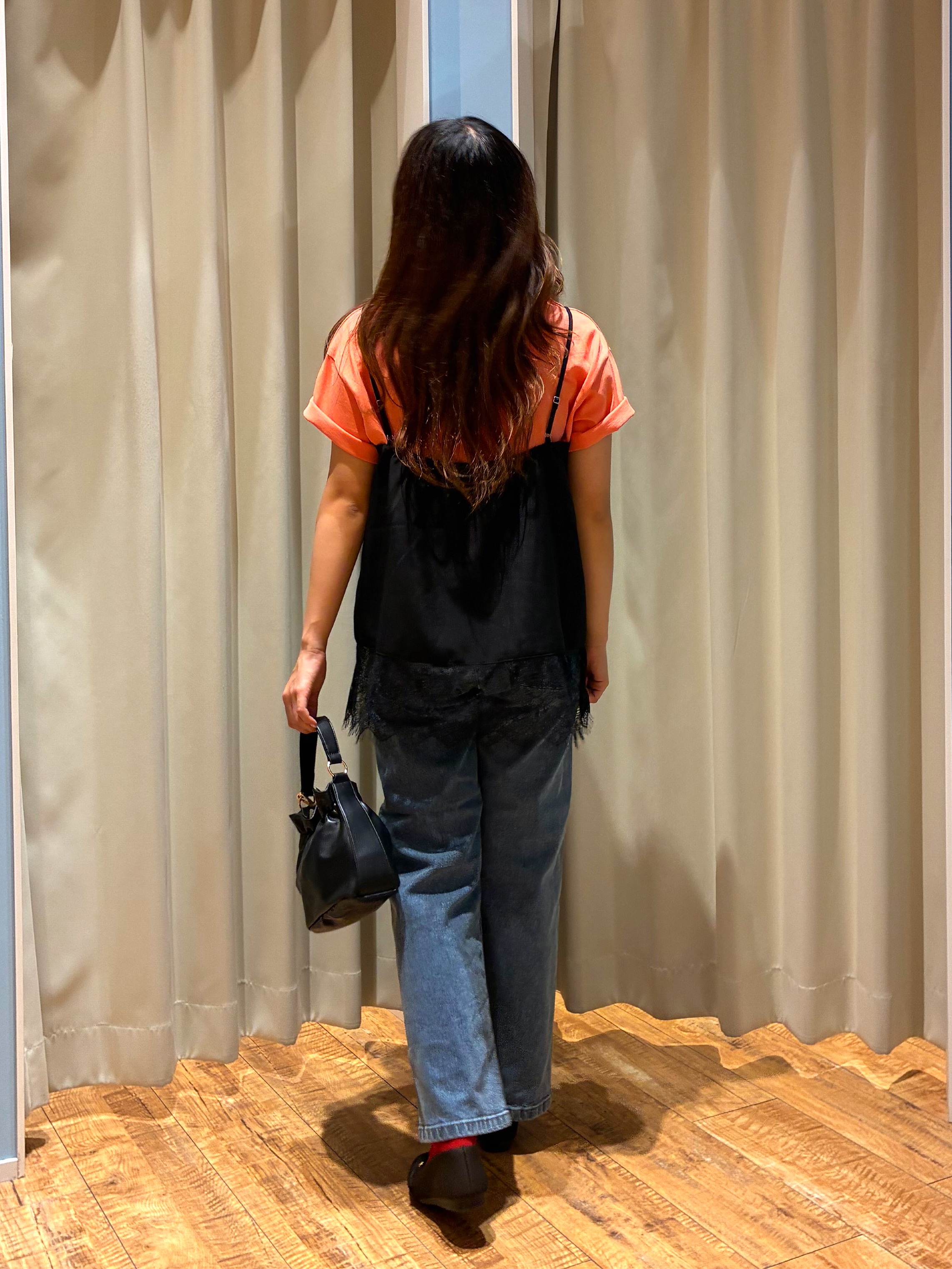 もんちゃんさんの「SHOO･LA･RUE｜【S-LL/洗濯機可】大人っぽく着られる ジェルロゴプリントTシャツ」を使ったコーディネート