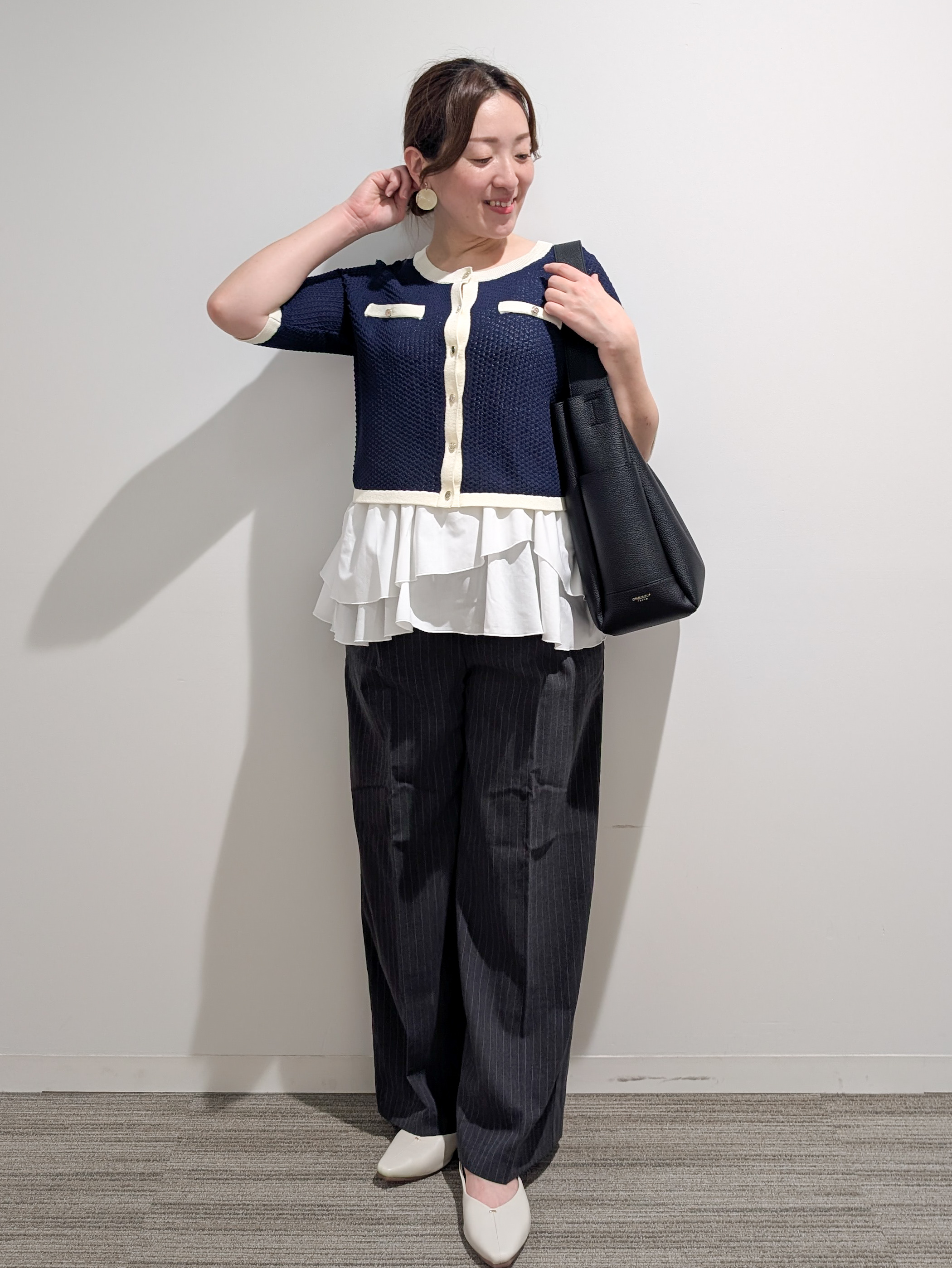 mika さんの「OPAQUE.CLIP｜【抗ピリング】柄編みニットカーディガン&times;ペプラムキャミセット《洗濯機OK》」を使ったコーディネート