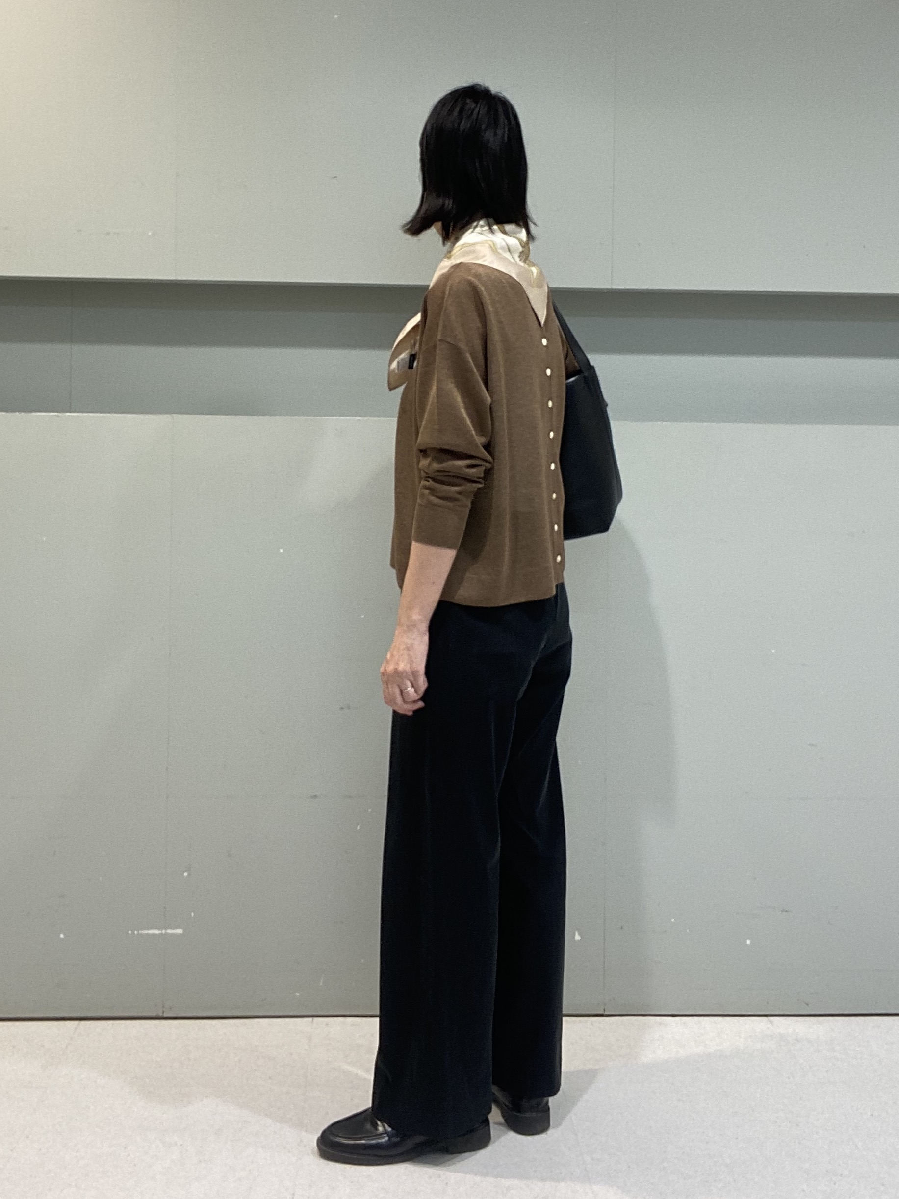 hitomiさんの「UNTITLED｜【アンサンブル可/秋羽織り/シアー】前後2WAYカーディガン」を使ったコーディネート