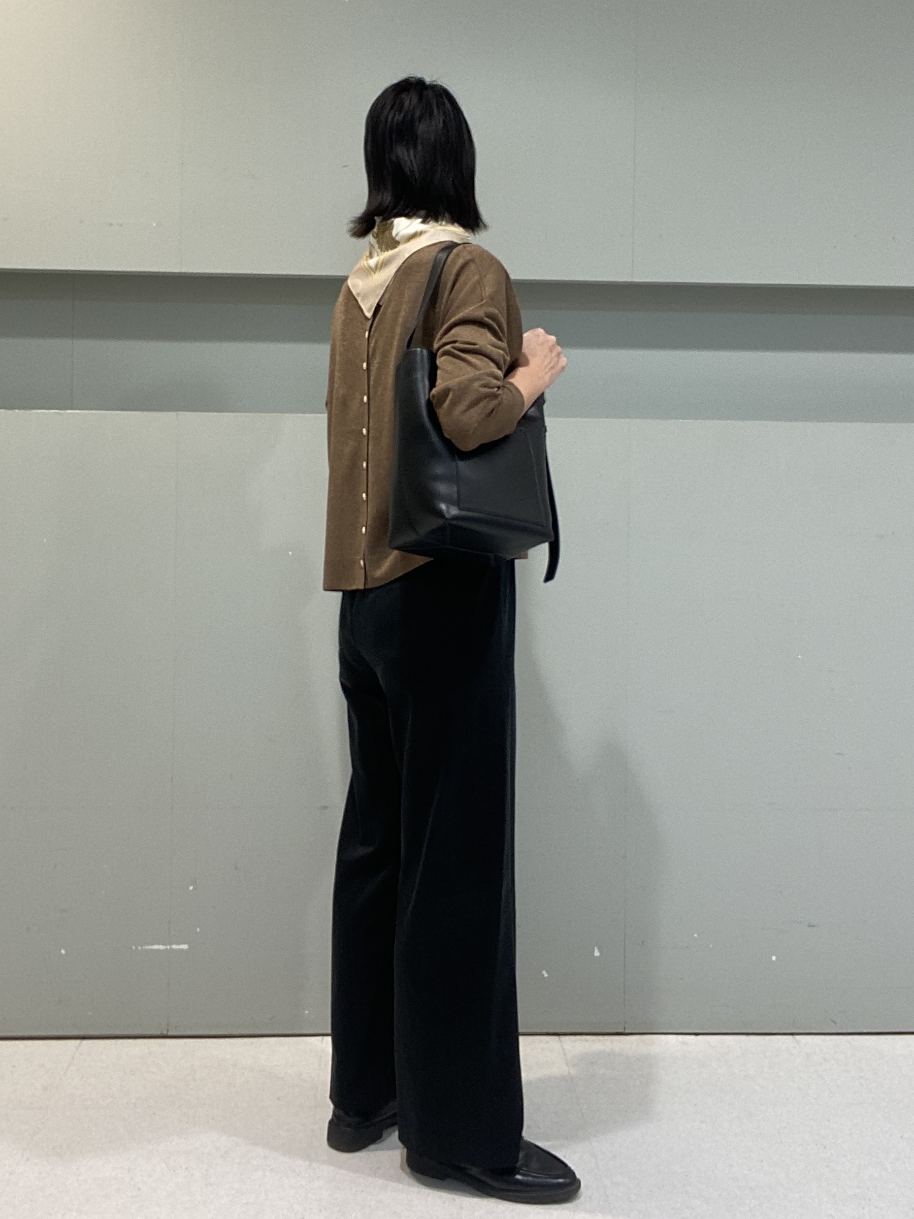 hitomiさんの「UNTITLED｜【アンサンブル可/秋羽織り/シアー】前後2WAYカーディガン」を使ったコーディネート
