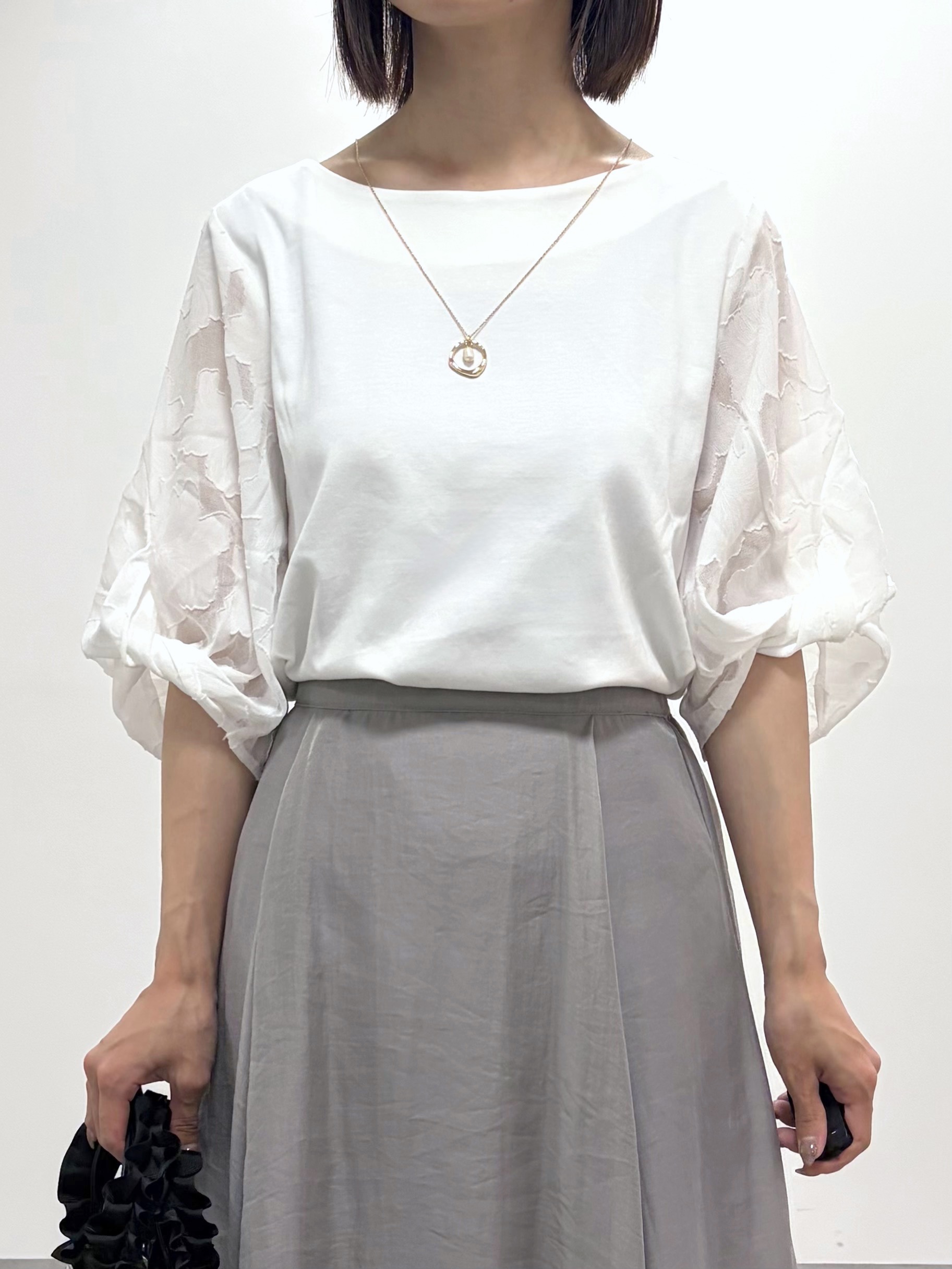 kozuさんの「index｜【接触冷感／UVケア】花柄ジャカードスリーブトップス《洗濯機OK》」を使ったコーディネート