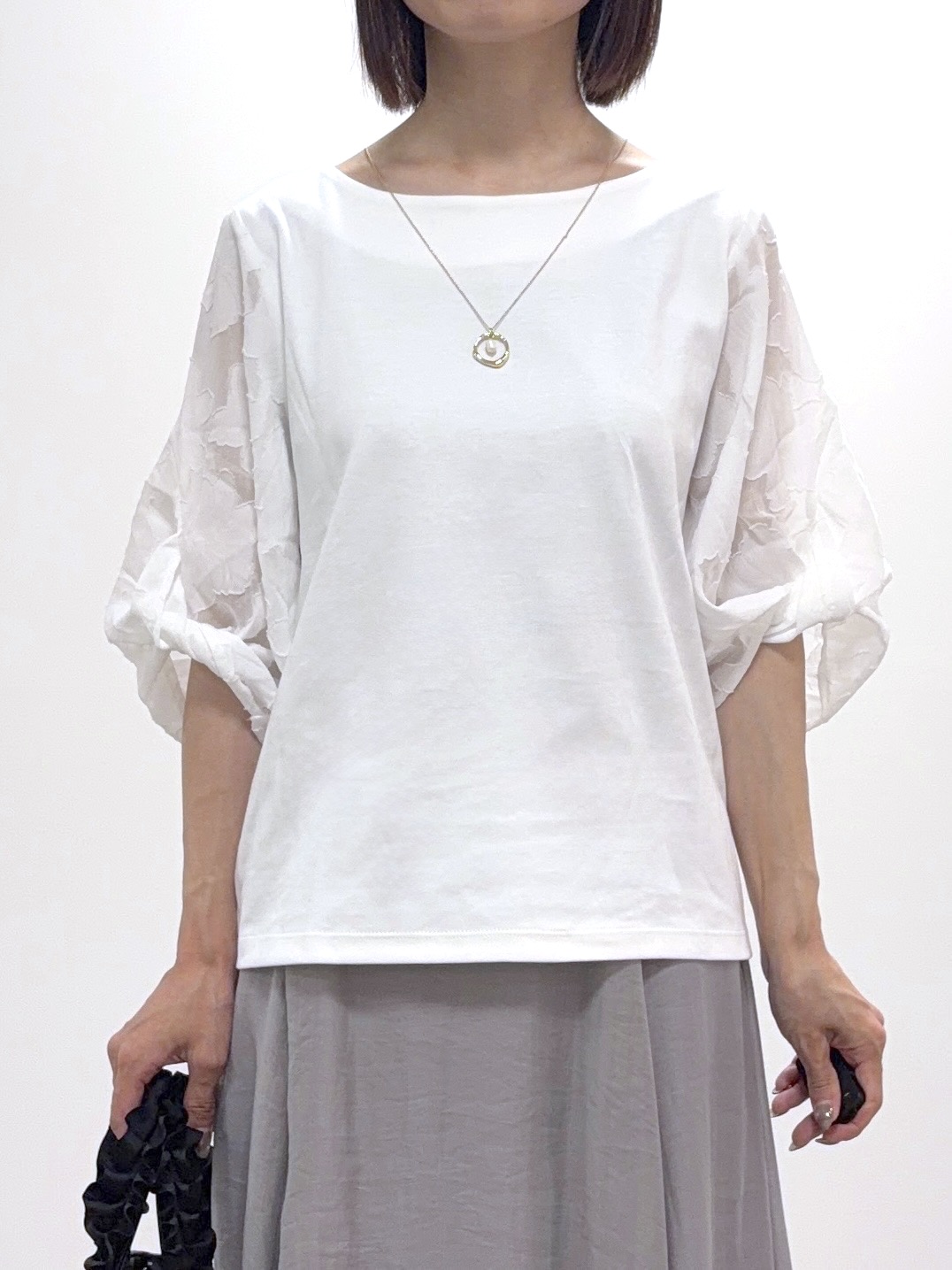 kozuさんの「index｜【接触冷感／UVケア】花柄ジャカードスリーブトップス《洗濯機OK》」を使ったコーディネート