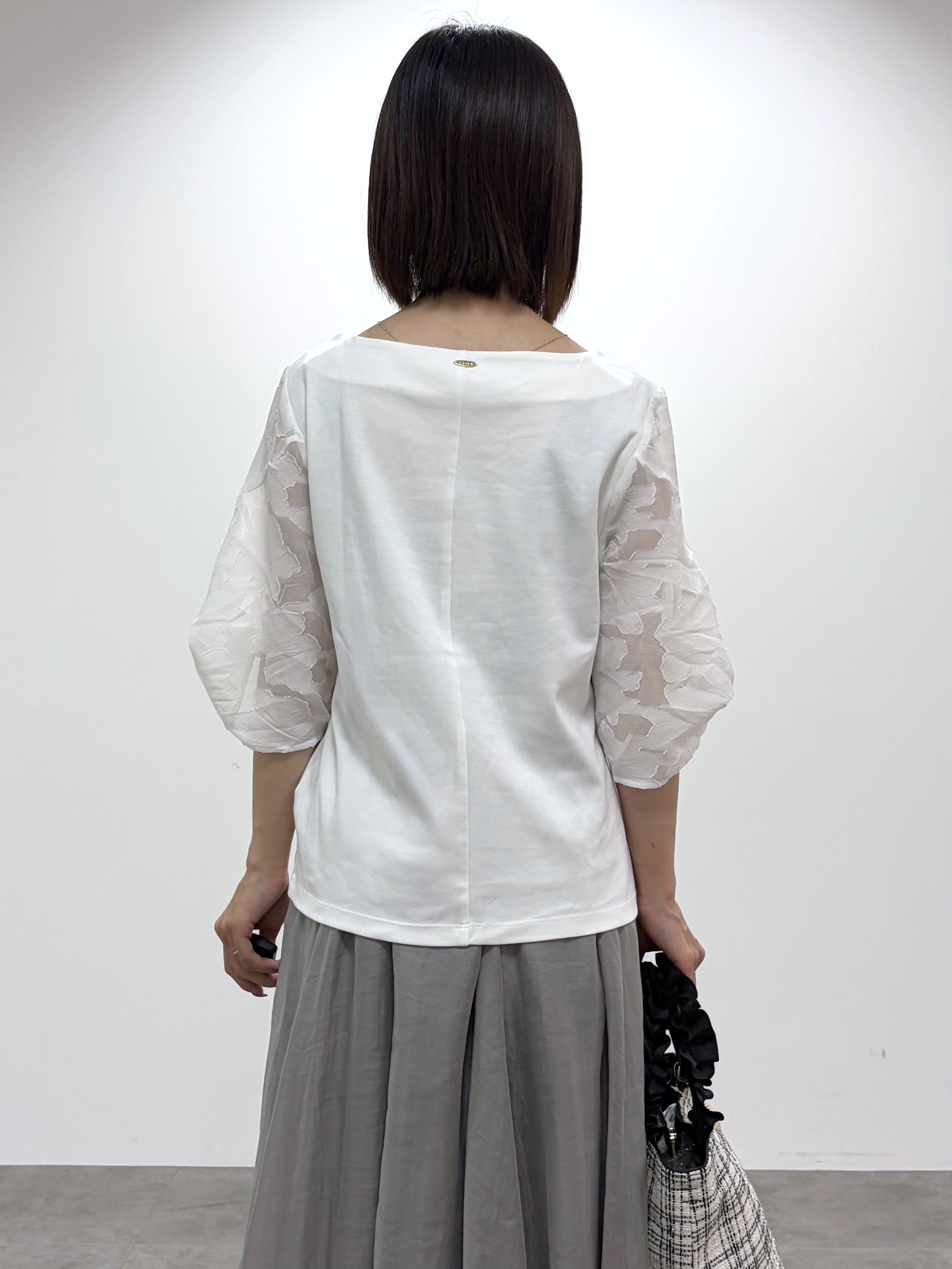 kozuさんの「index｜【接触冷感／UVケア】花柄ジャカードスリーブトップス《洗濯機OK》」を使ったコーディネート