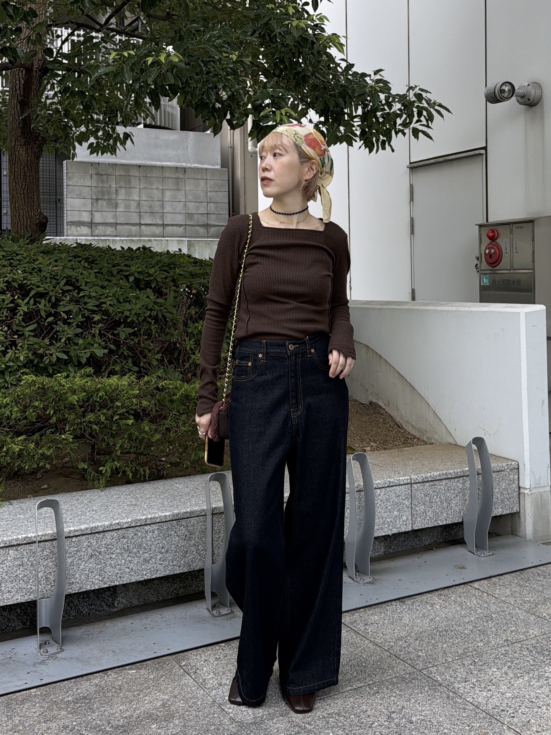 mikuさんの「INDIVI｜サイドギャザー ワイドデニム」を使ったコーディネート