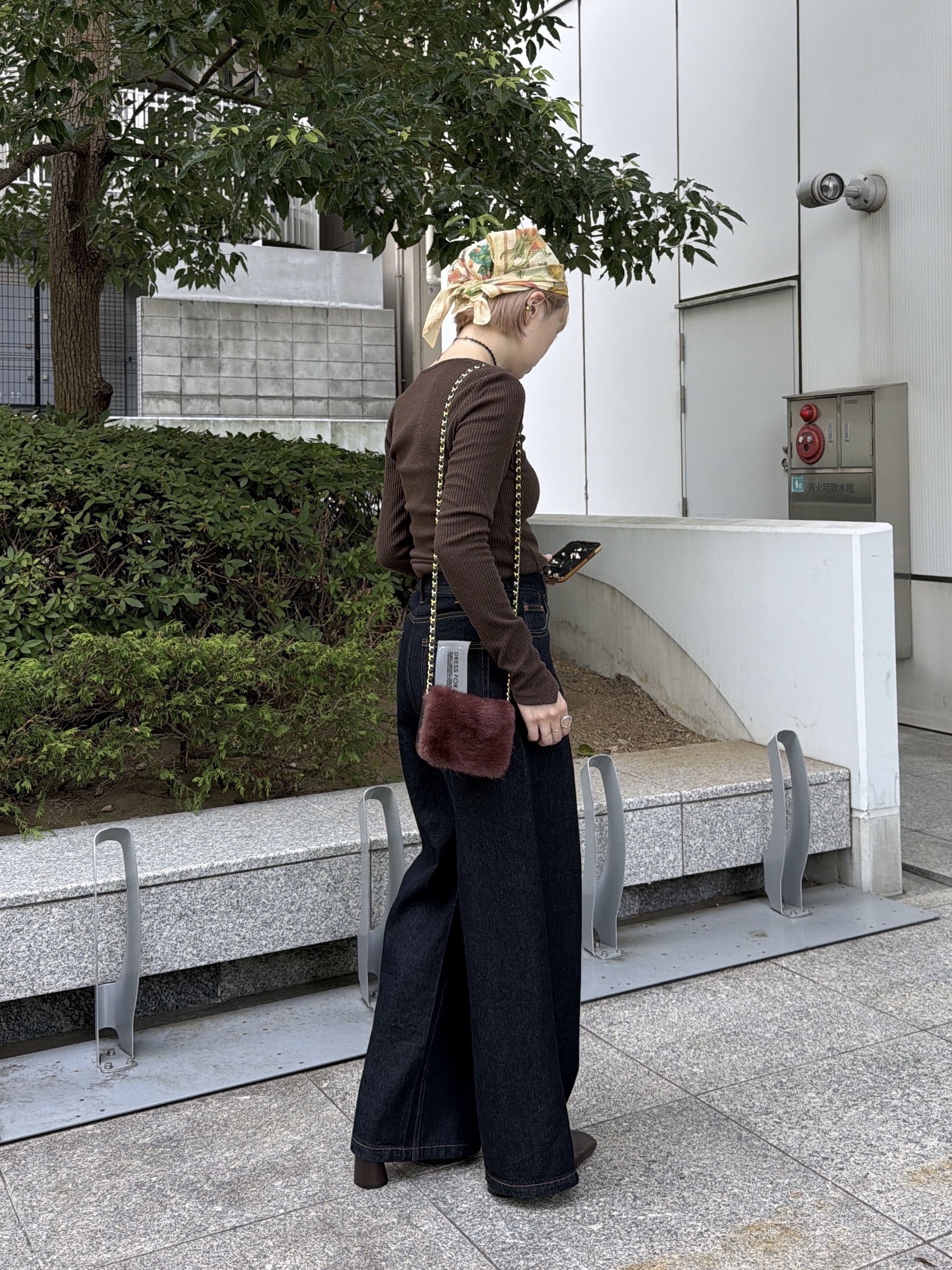 mikuさんの「INDIVI｜サイドギャザー ワイドデニム」を使ったコーディネート