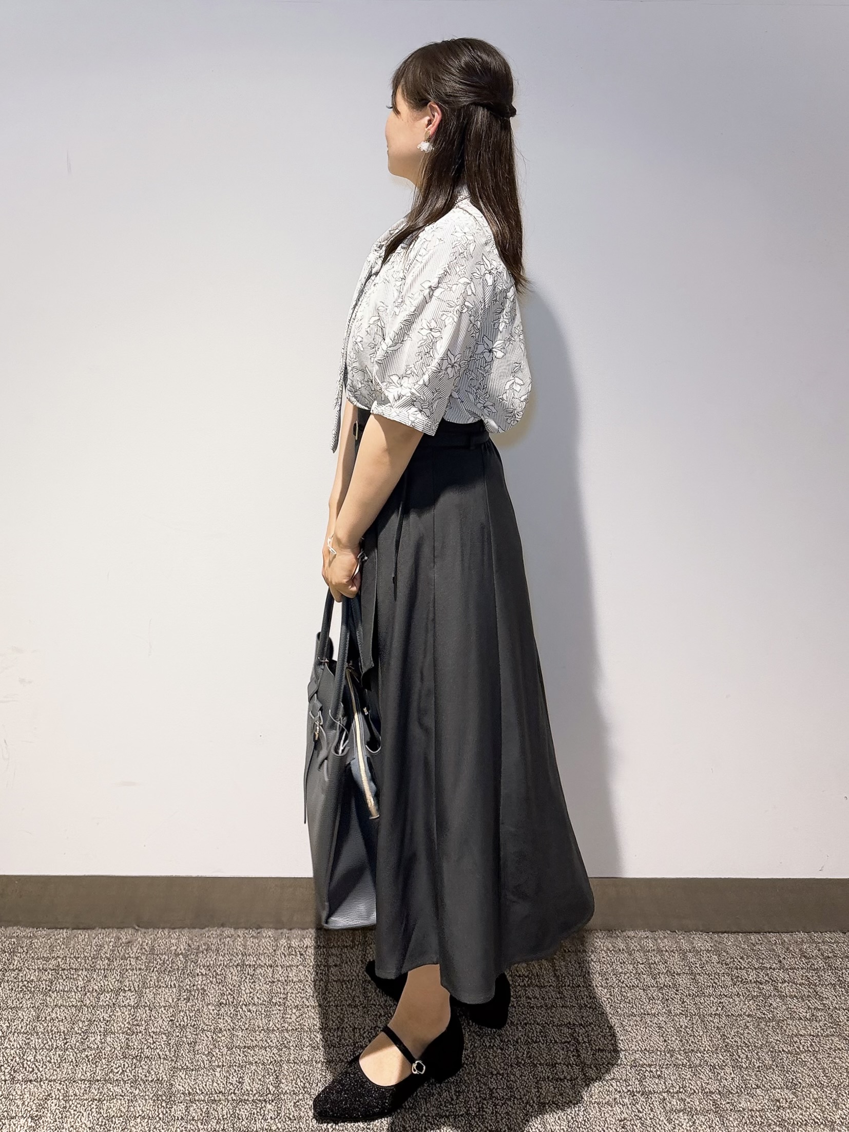 みーさんの「grove｜【洗濯機OK/シワになりにくい】1枚で華やぐ配色ボウタイブラウス」を使ったコーディネート