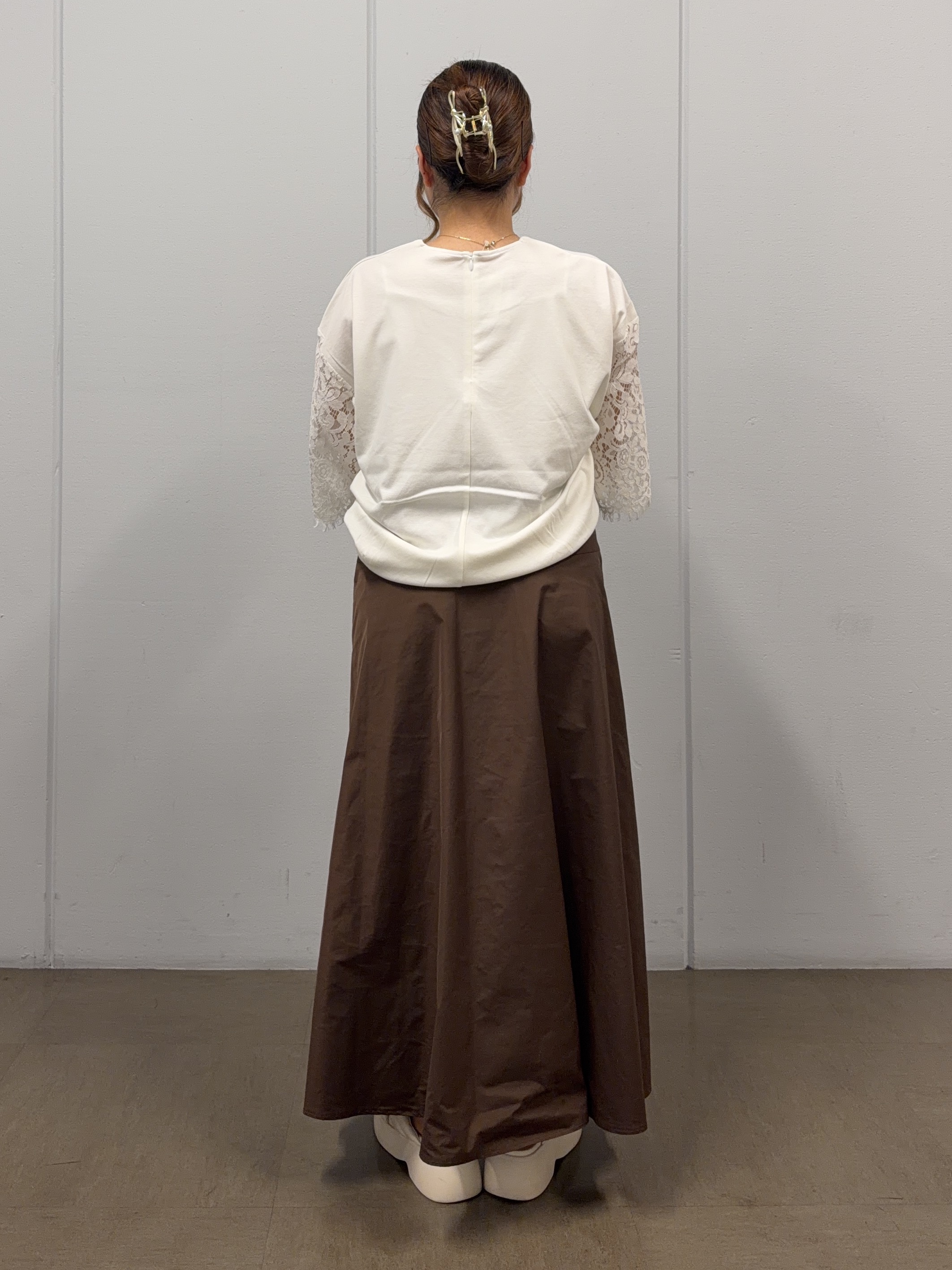 たいさんの「UNTITLED｜【秋映え/甘めTシャツ】袖レースプルオーバー」を使ったコーディネート