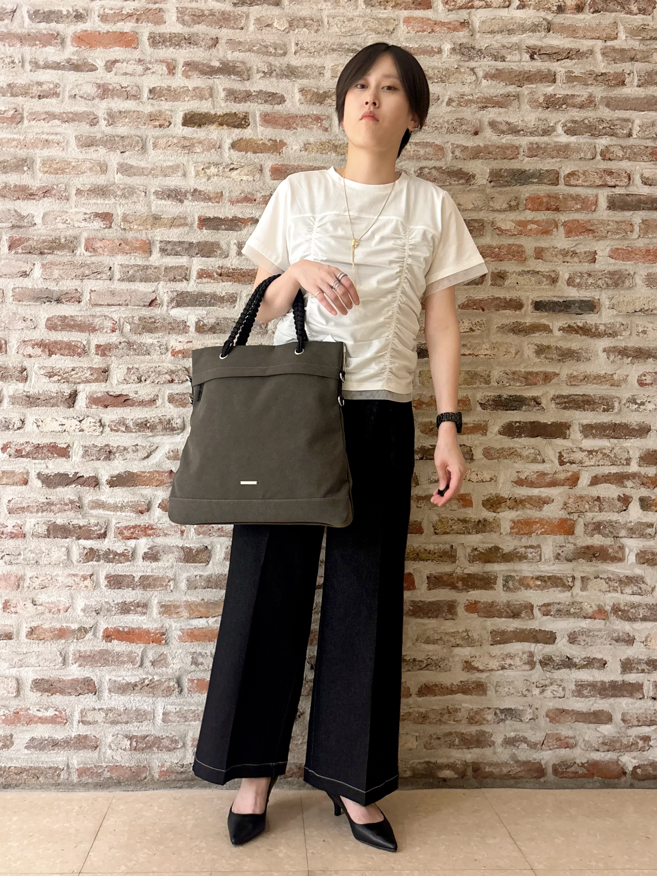 しばさんの「THE SHOP TK｜【ひんやり】シャーリングデザインカットソー」を使ったコーディネート