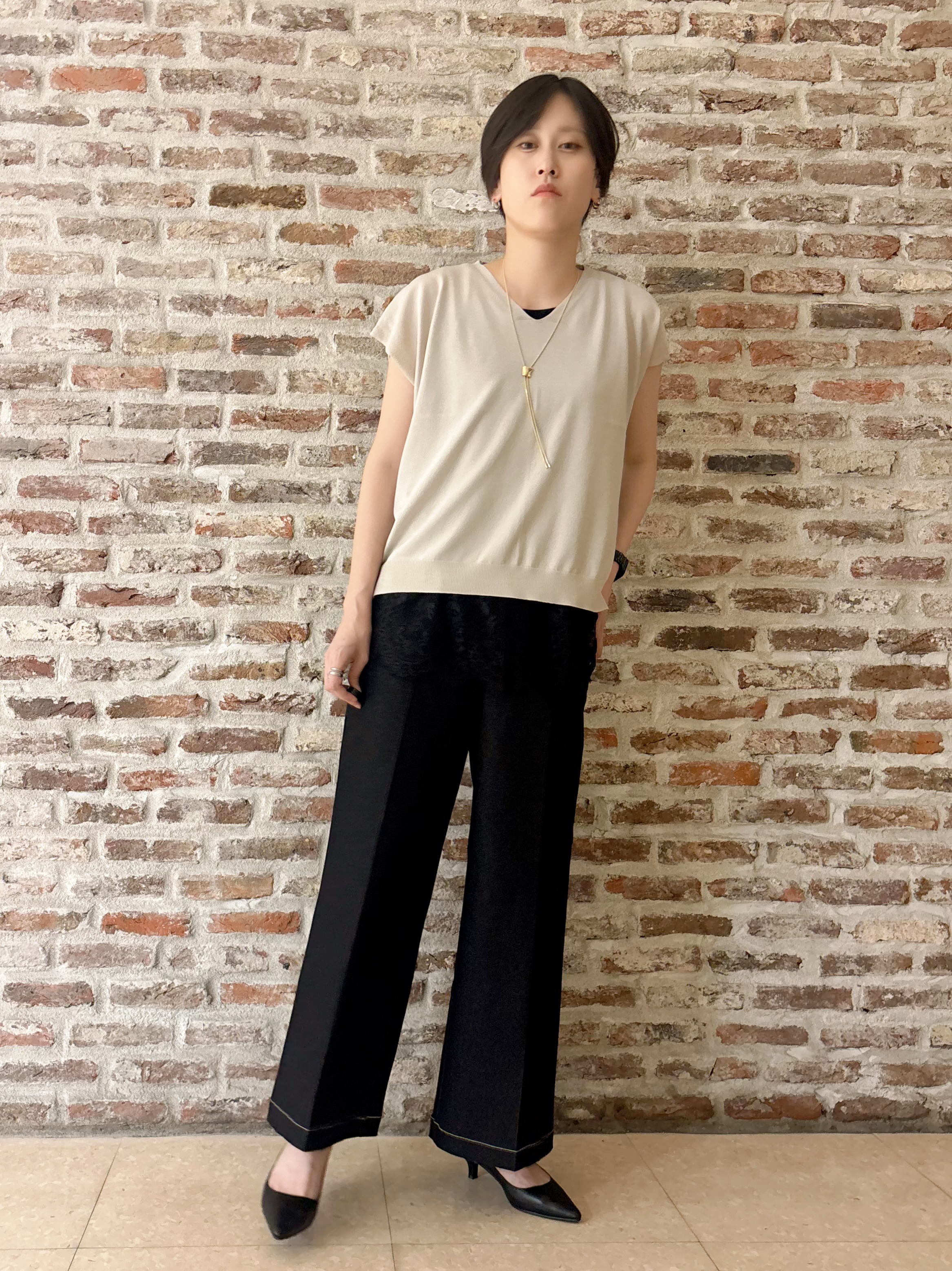 しばさんの「THE SHOP TK｜【さらっとタッチ】風通しのいい Vネックサマーニット」を使ったコーディネート
