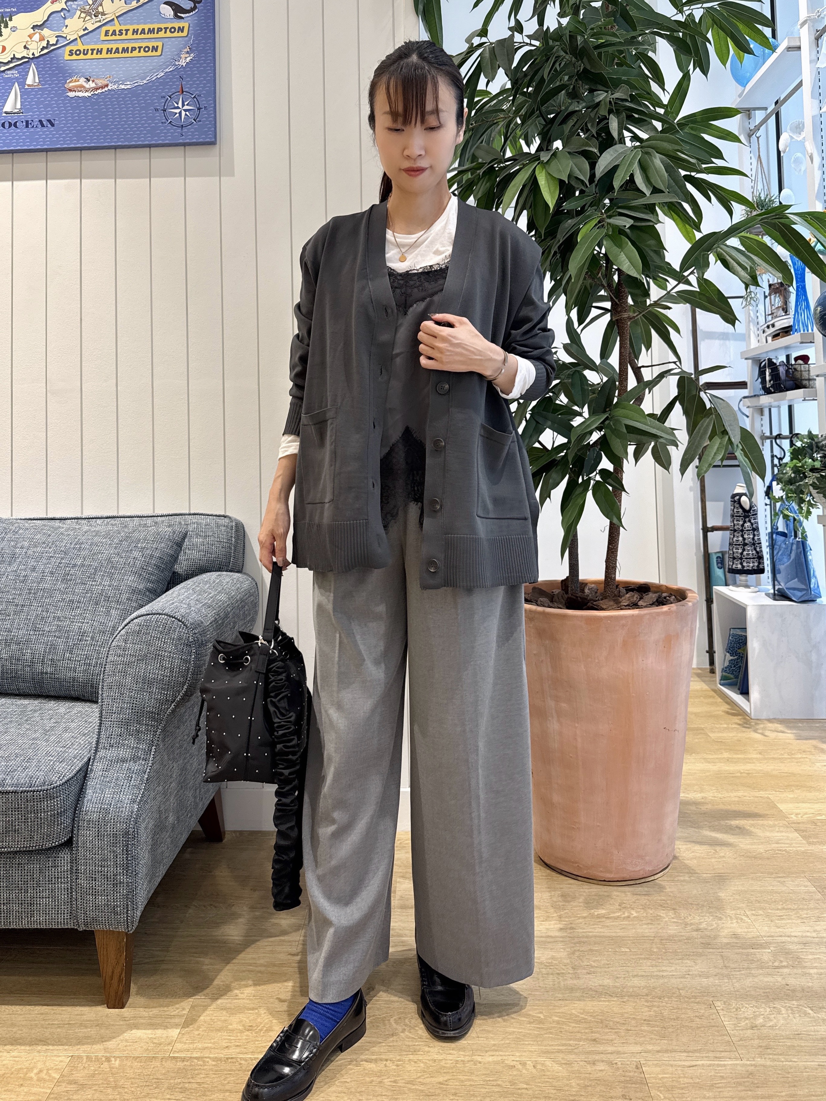 Junさんの「Dessin｜オーバーサイズVネックカーディガン」を使ったコーディネート