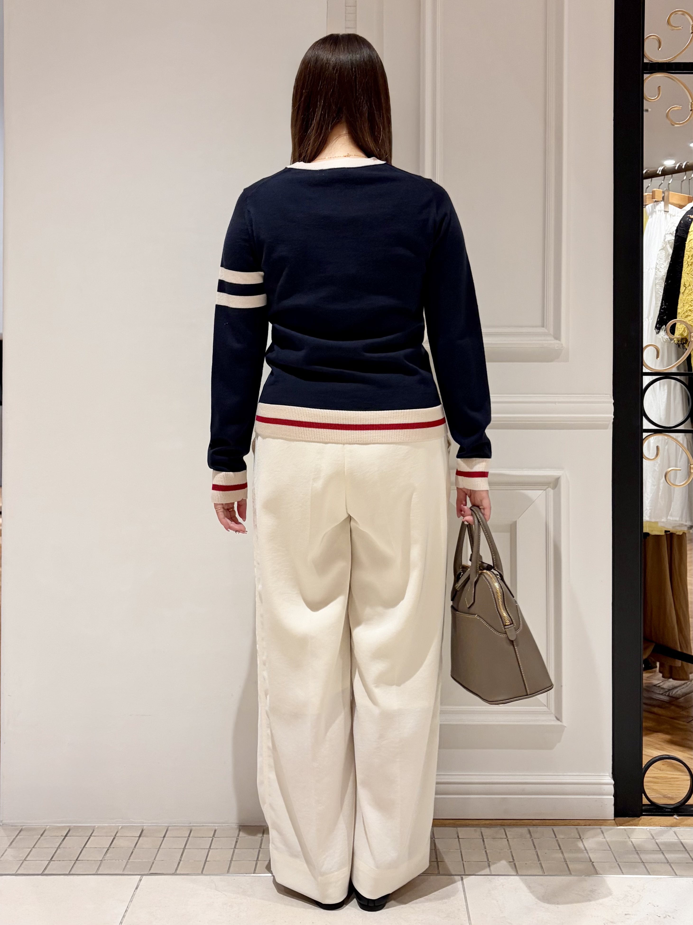 minowaさんの「DRESSTERIOR｜ウォッシャブルファインメリノクルーネック」を使ったコーディネート