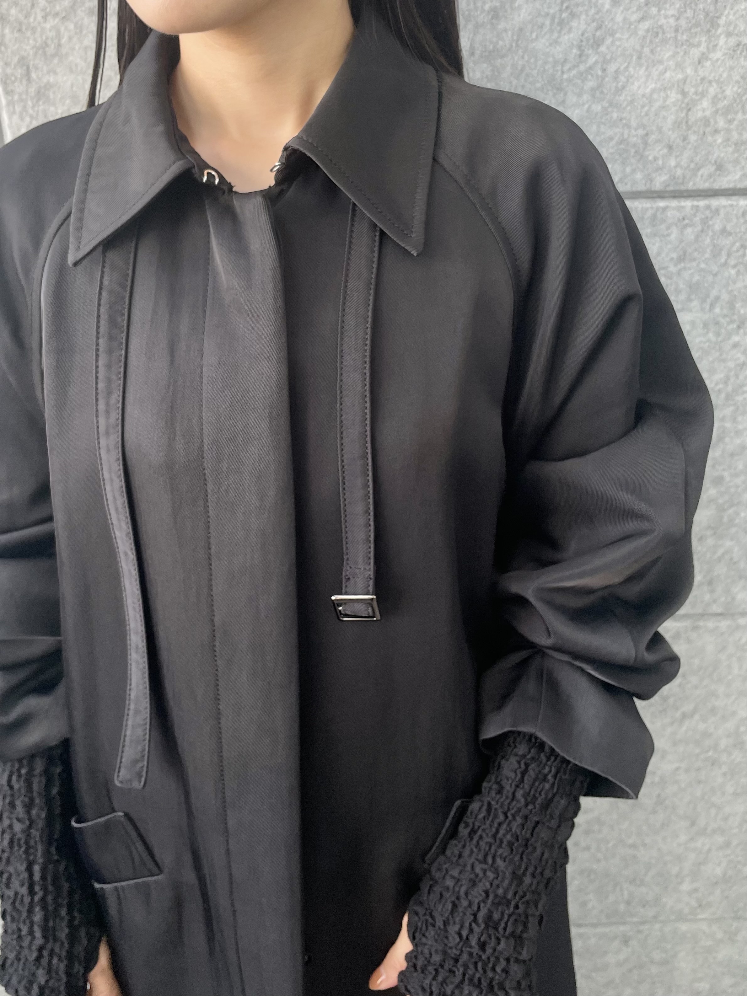 丸山加奈子さんの「CODE A｜crinkle ribbon 2way top」を使ったコーディネート
