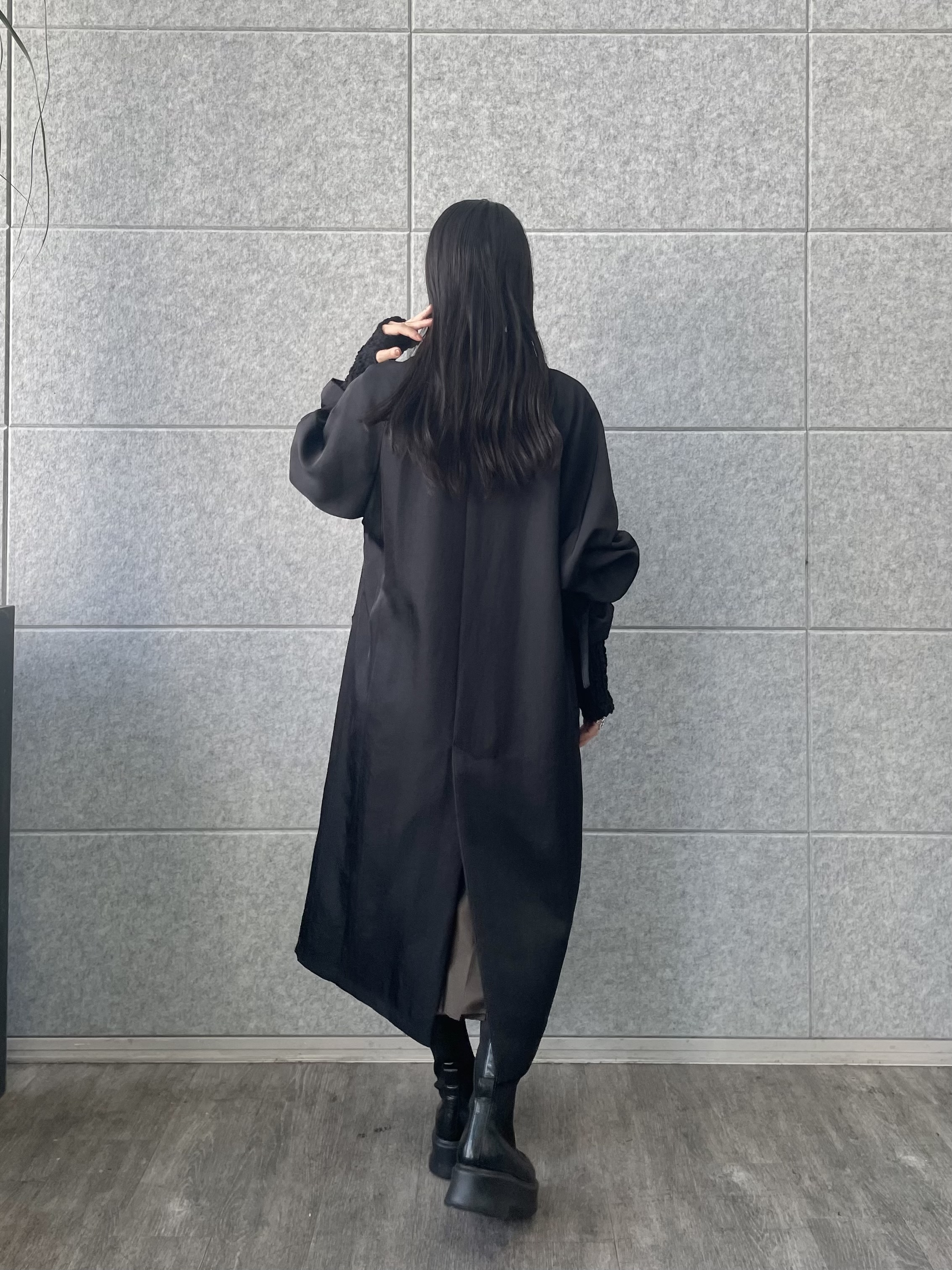 丸山加奈子さんの「CODE A｜crinkle ribbon 2way top」を使ったコーディネート