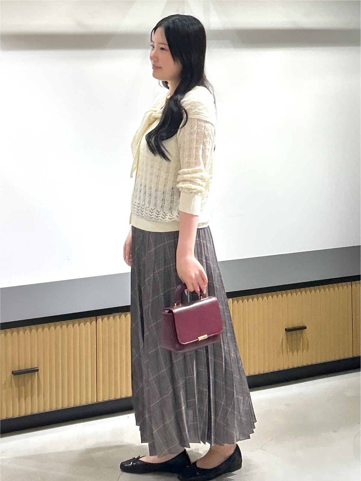 sayaさんの「OPAQUE.CLIP｜＜ニットスカーフ付き＞透かし編みカーディガン【洗濯機ＯＫ】」を使ったコーディネート