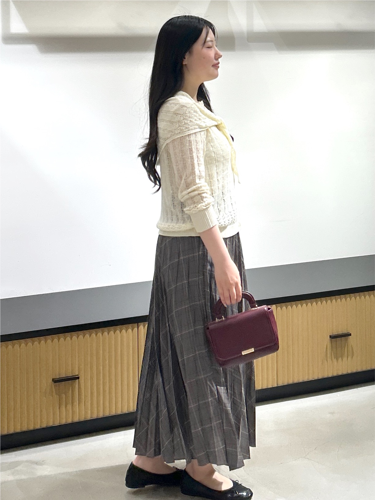 sayaさんの「OPAQUE.CLIP｜＜ニットスカーフ付き＞透かし編みカーディガン【洗濯機ＯＫ】」を使ったコーディネート